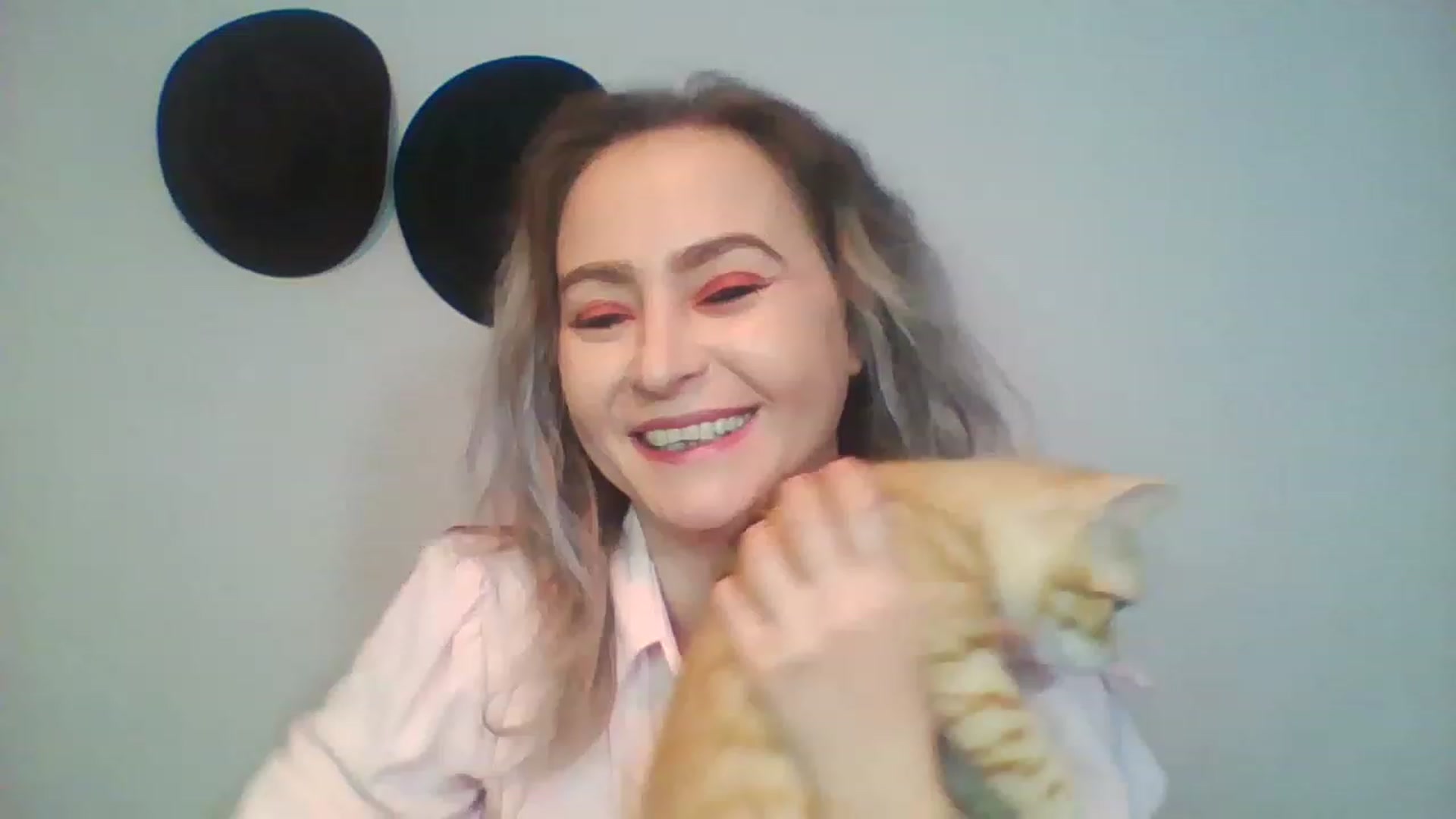 Gallery image thumbnail from GoldenGirl4U1's myfreecams stream on, 01/08/2023, 13:39 image 4 of 20