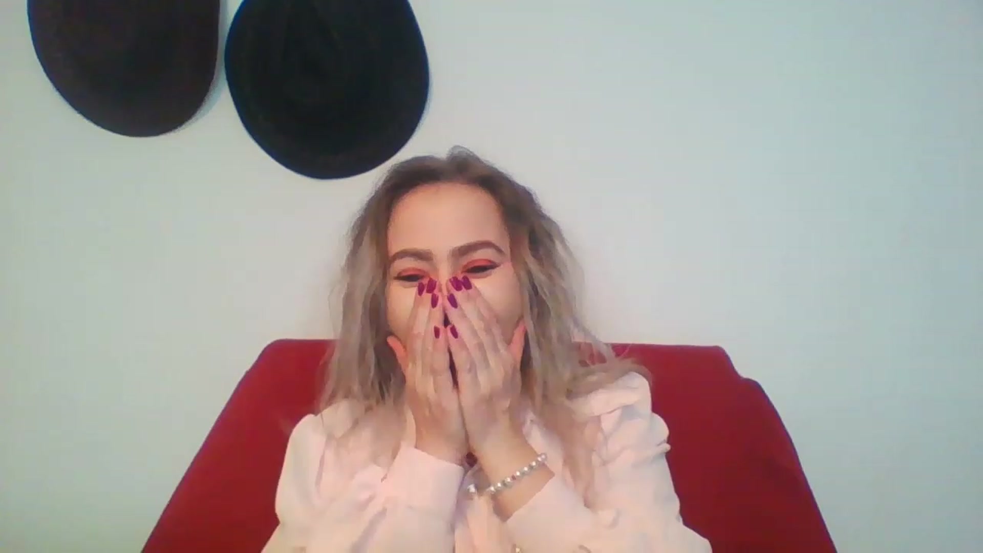 Gallery image thumbnail from GoldenGirl4U1's myfreecams stream on, 01/08/2023, 13:39 image 11 of 20