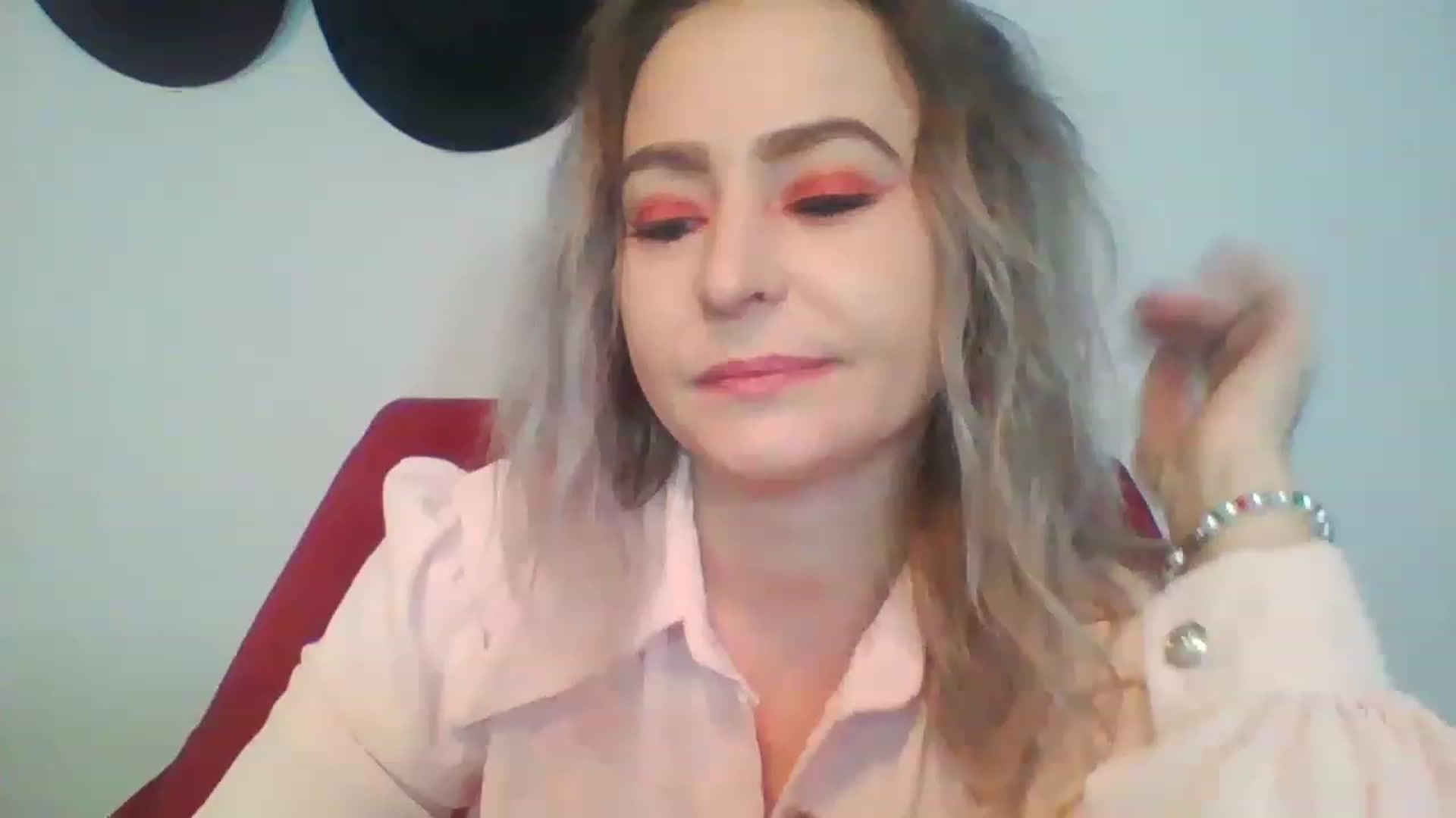 Gallery image thumbnail from GoldenGirl4U1's myfreecams stream on, 01/08/2023, 13:39 image 14 of 20