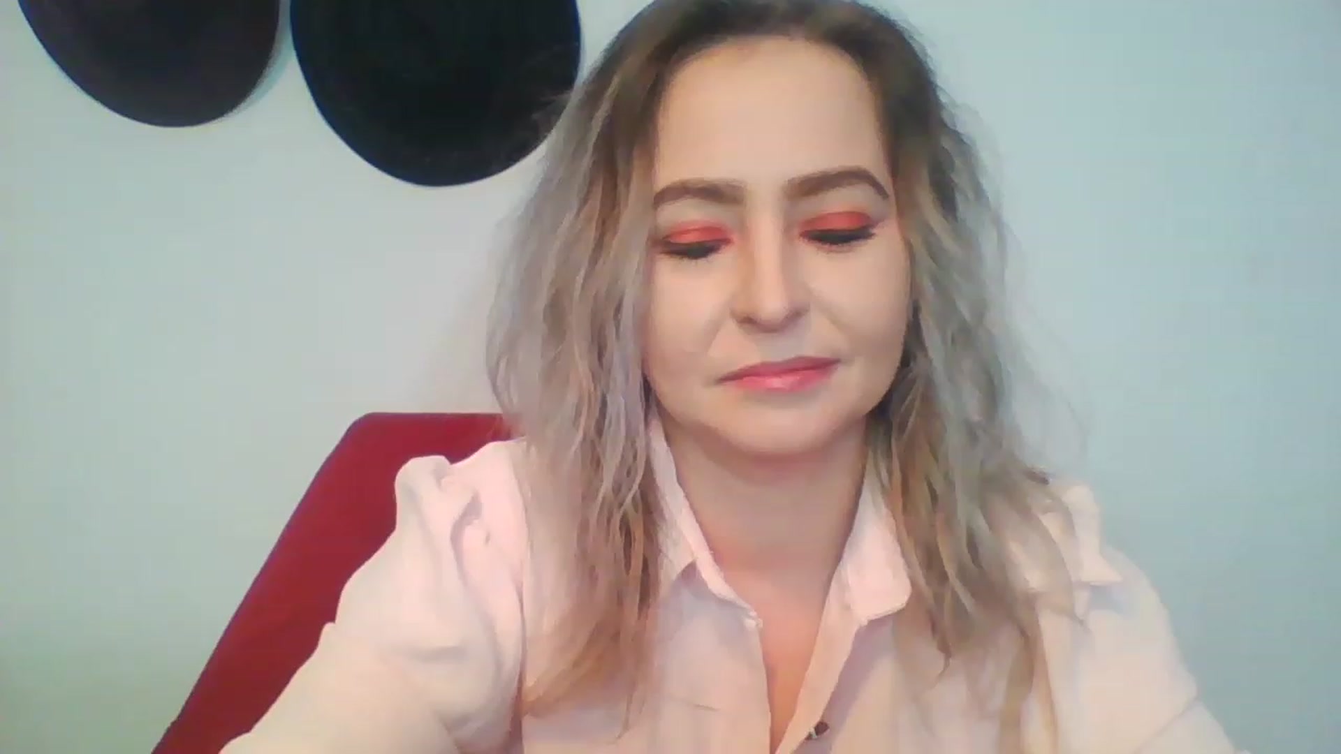 Gallery image thumbnail from GoldenGirl4U1's myfreecams stream on, 01/08/2023, 14:17 image 8 of 20