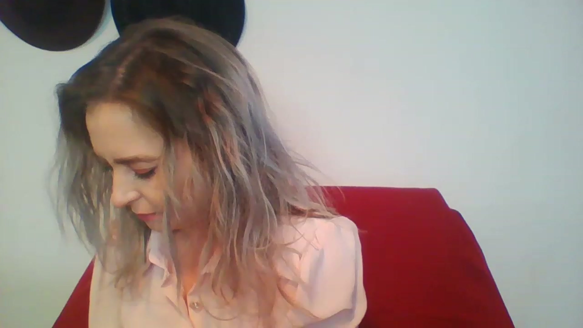 Gallery image thumbnail from GoldenGirl4U1's myfreecams stream on, 01/08/2023, 14:17 image 14 of 20