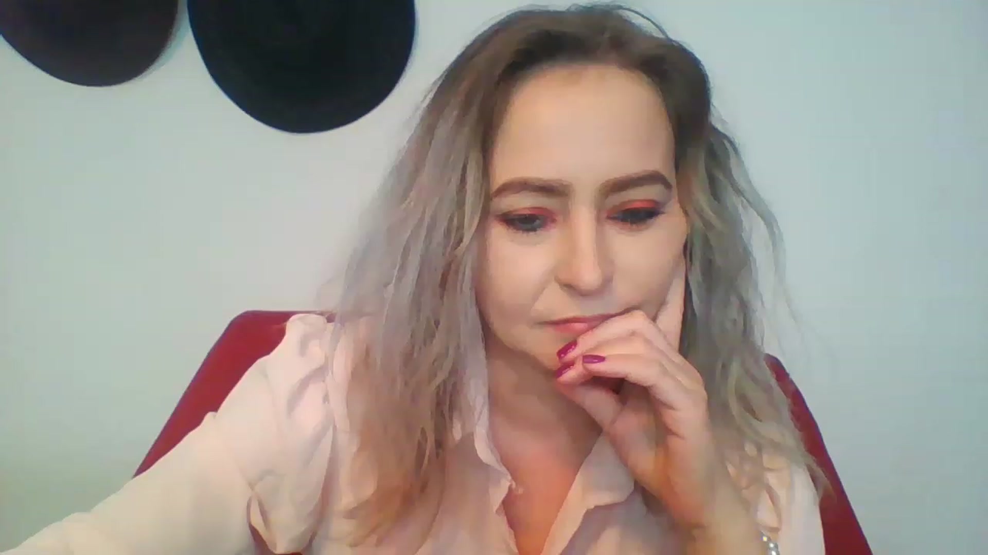Gallery image thumbnail from GoldenGirl4U1's myfreecams stream on, 01/08/2023, 14:17 image 16 of 20