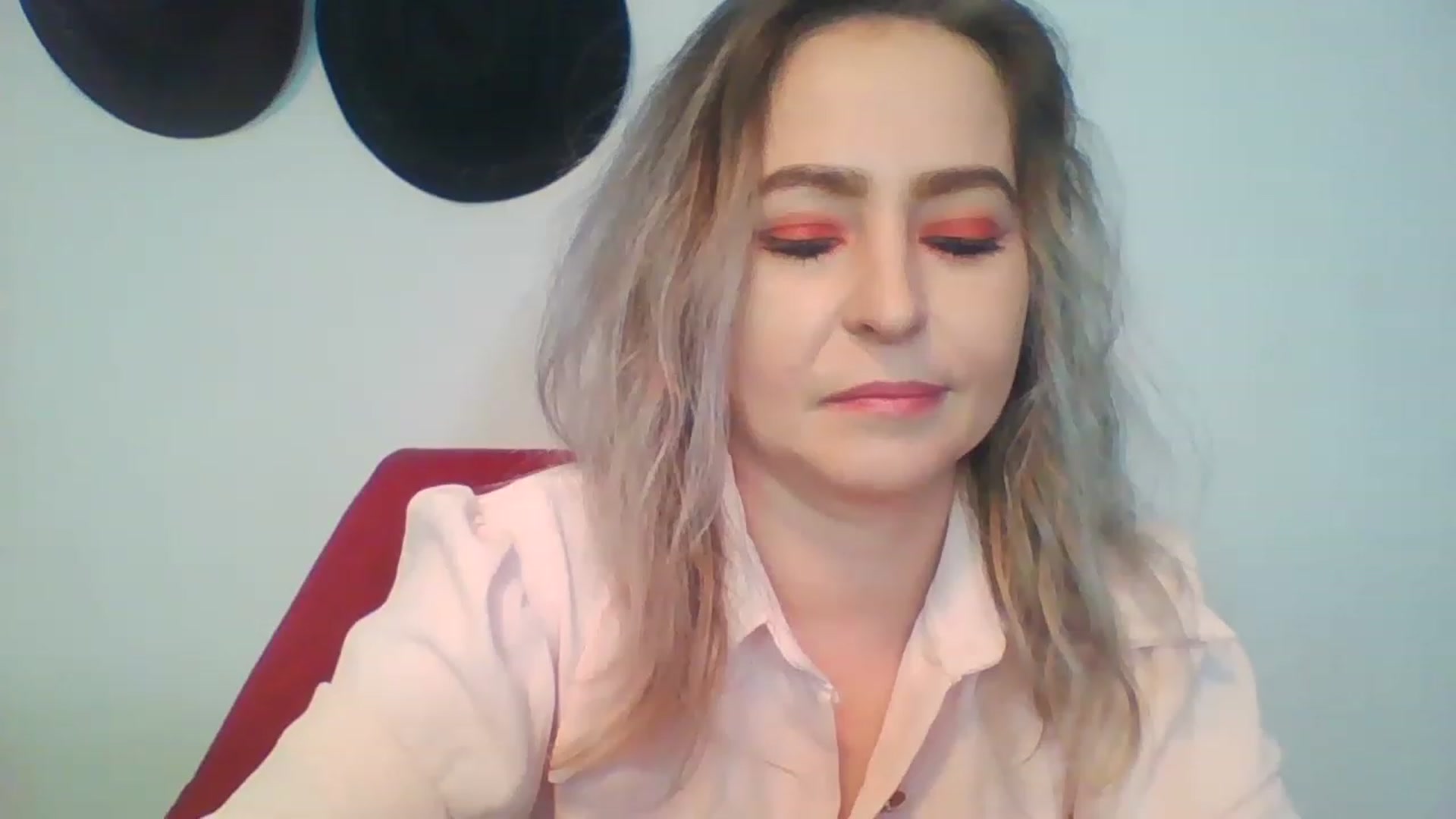 Gallery image thumbnail from GoldenGirl4U1's myfreecams stream on, 01/08/2023, 14:17 image 6 of 20