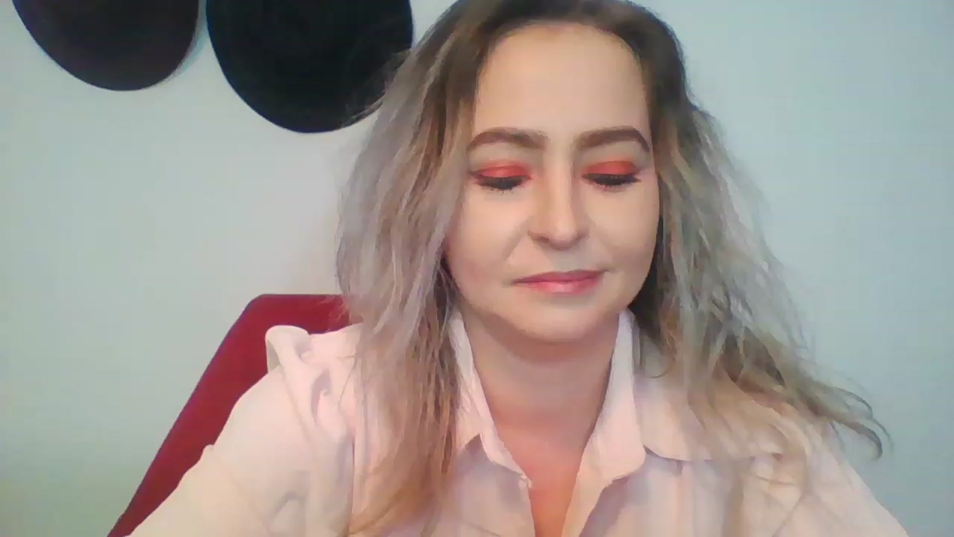 Gallery image thumbnail from GoldenGirl4U1's myfreecams stream on, 01/08/2023, 14:17 image 4 of 20