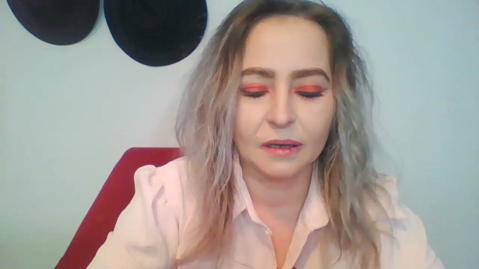 Gallery image thumbnail from GoldenGirl4U1's myfreecams stream on, 01/08/2023, 14:17 image 7 of 20
