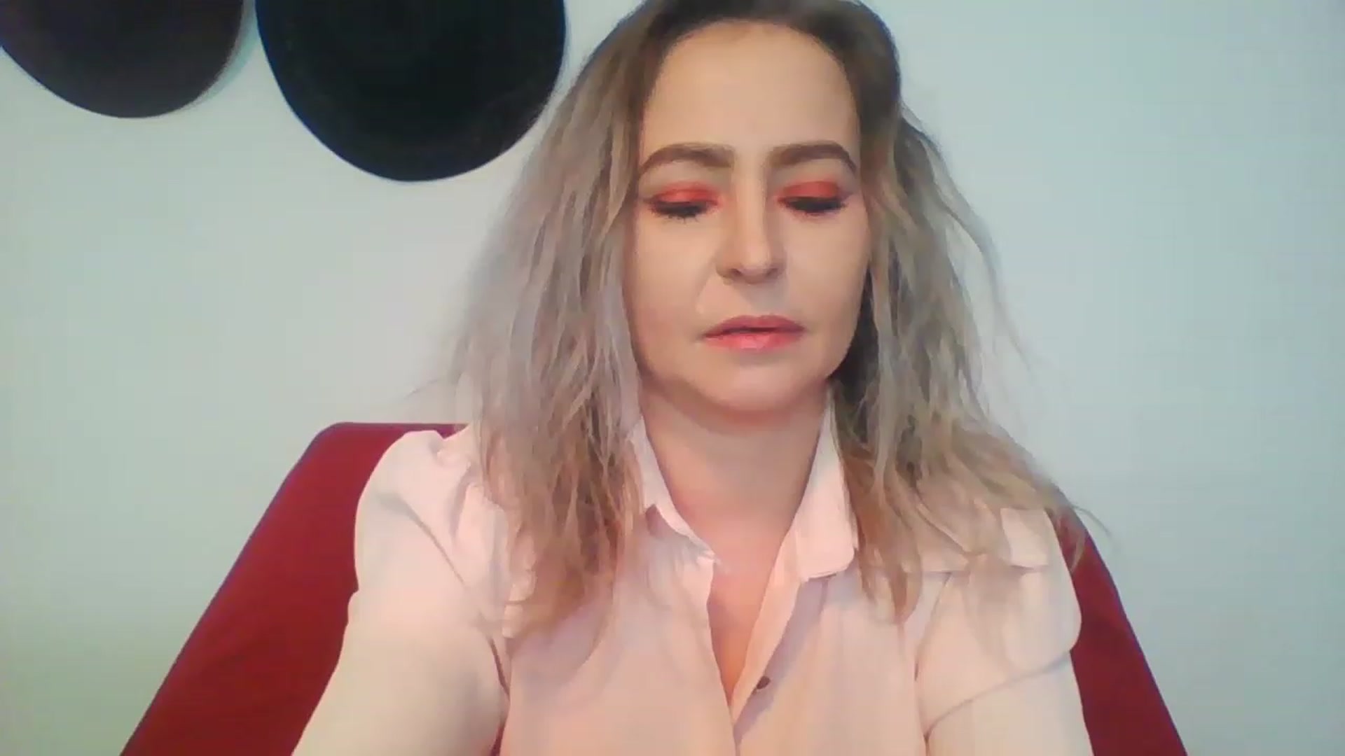 Gallery image thumbnail from GoldenGirl4U1's myfreecams stream on, 01/08/2023, 14:17 image 17 of 20