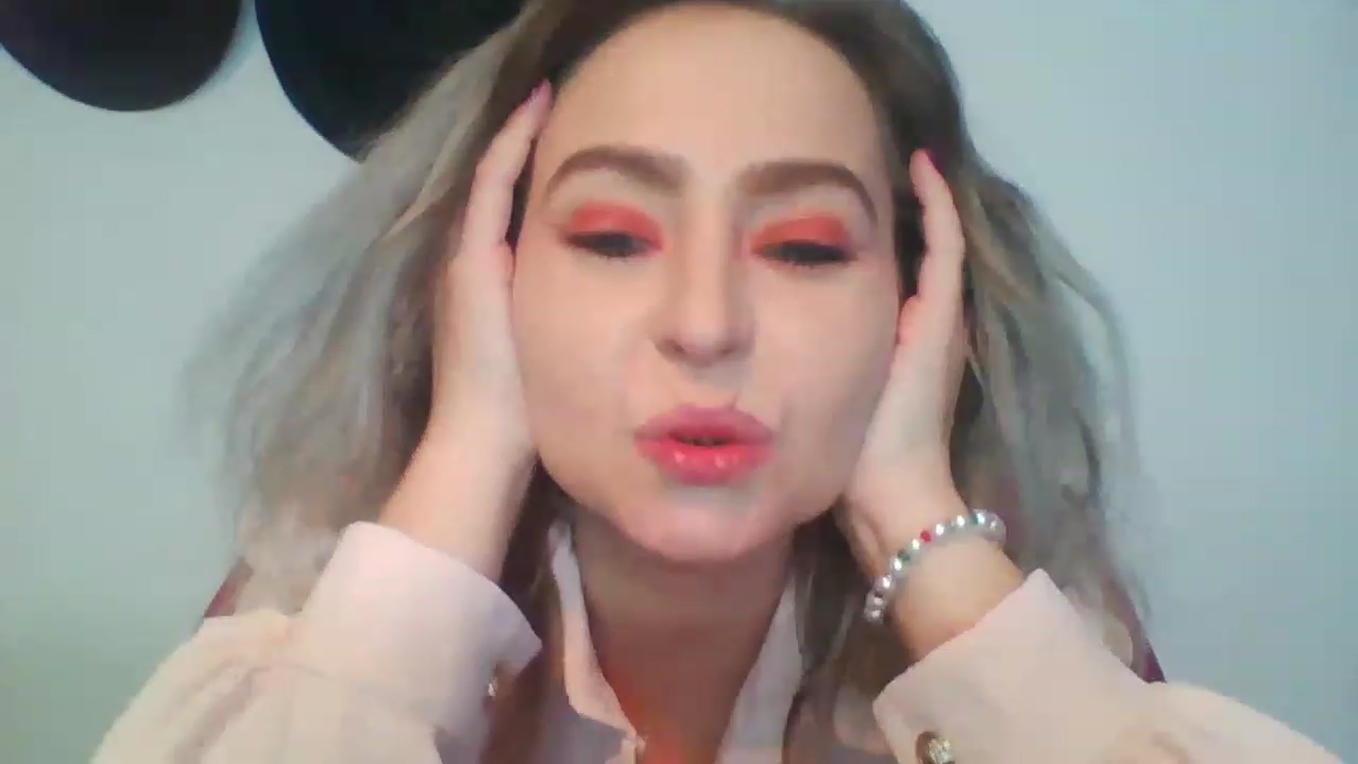 Gallery image thumbnail from GoldenGirl4U1's myfreecams stream on, 01/08/2023, 14:17 image 10 of 20