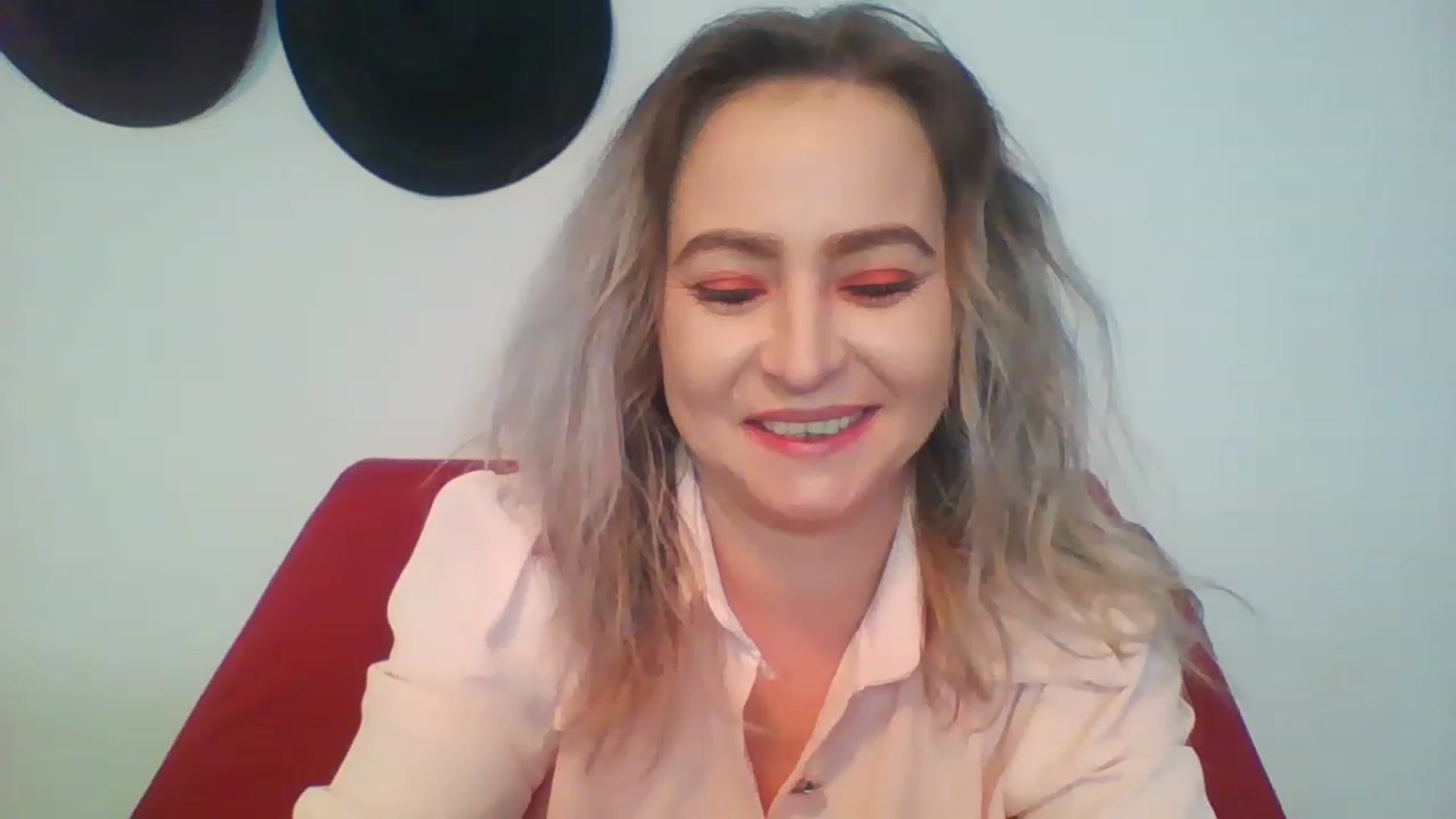 Gallery image thumbnail from GoldenGirl4U1's myfreecams stream on, 01/08/2023, 14:17 image 12 of 20