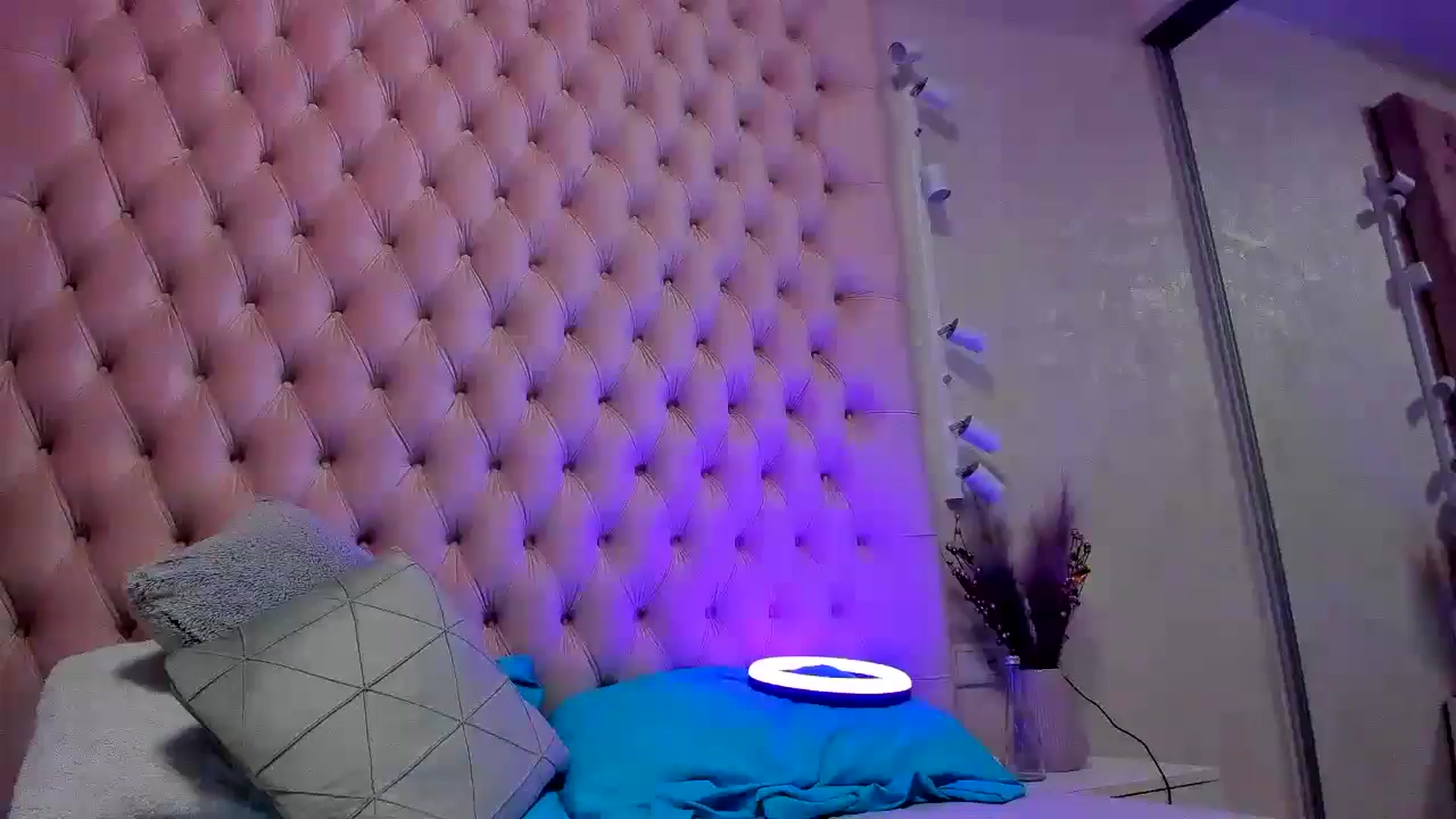 Gallery image thumbnail from GoldenGirl___'s myfreecams stream on, 10/13/2024, 15:12 image 20 of 20