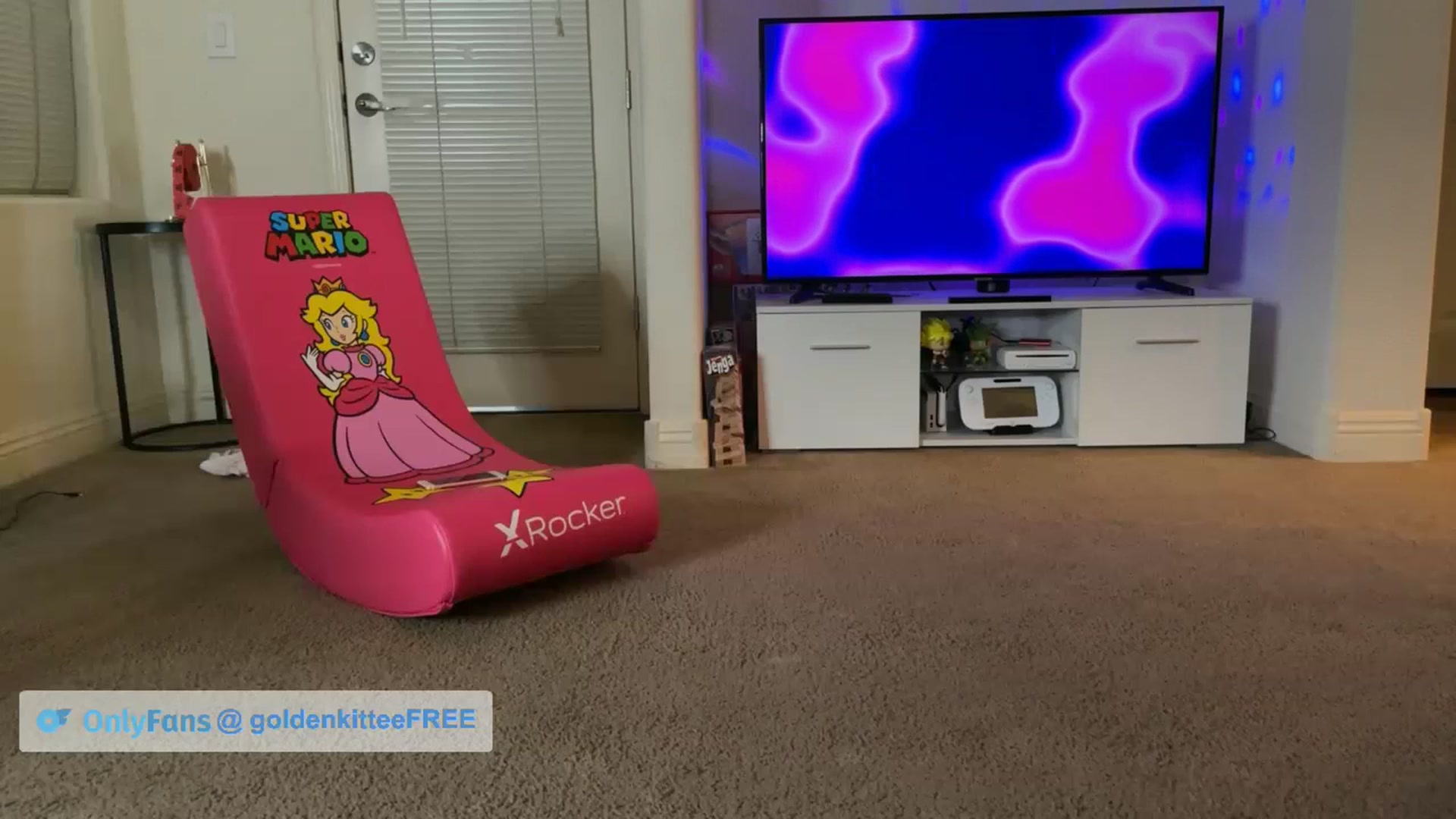 Gallery image thumbnail from GoldenKittee's myfreecams stream on, 07/14/2023, 08:55 image 4 of 20