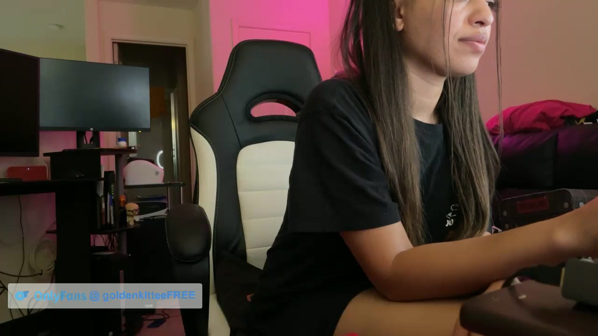 Gallery image thumbnail from GoldenKittee's myfreecams stream on, 07/14/2023, 13:57 image 5 of 20