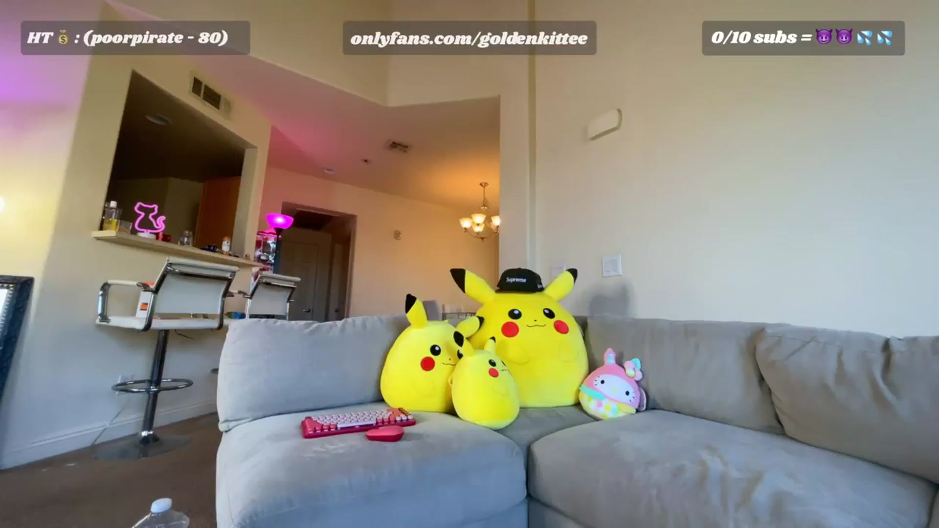 Gallery image thumbnail from GoldenKittee's myfreecams stream on, 08/08/2023, 24:52 image 8 of 20