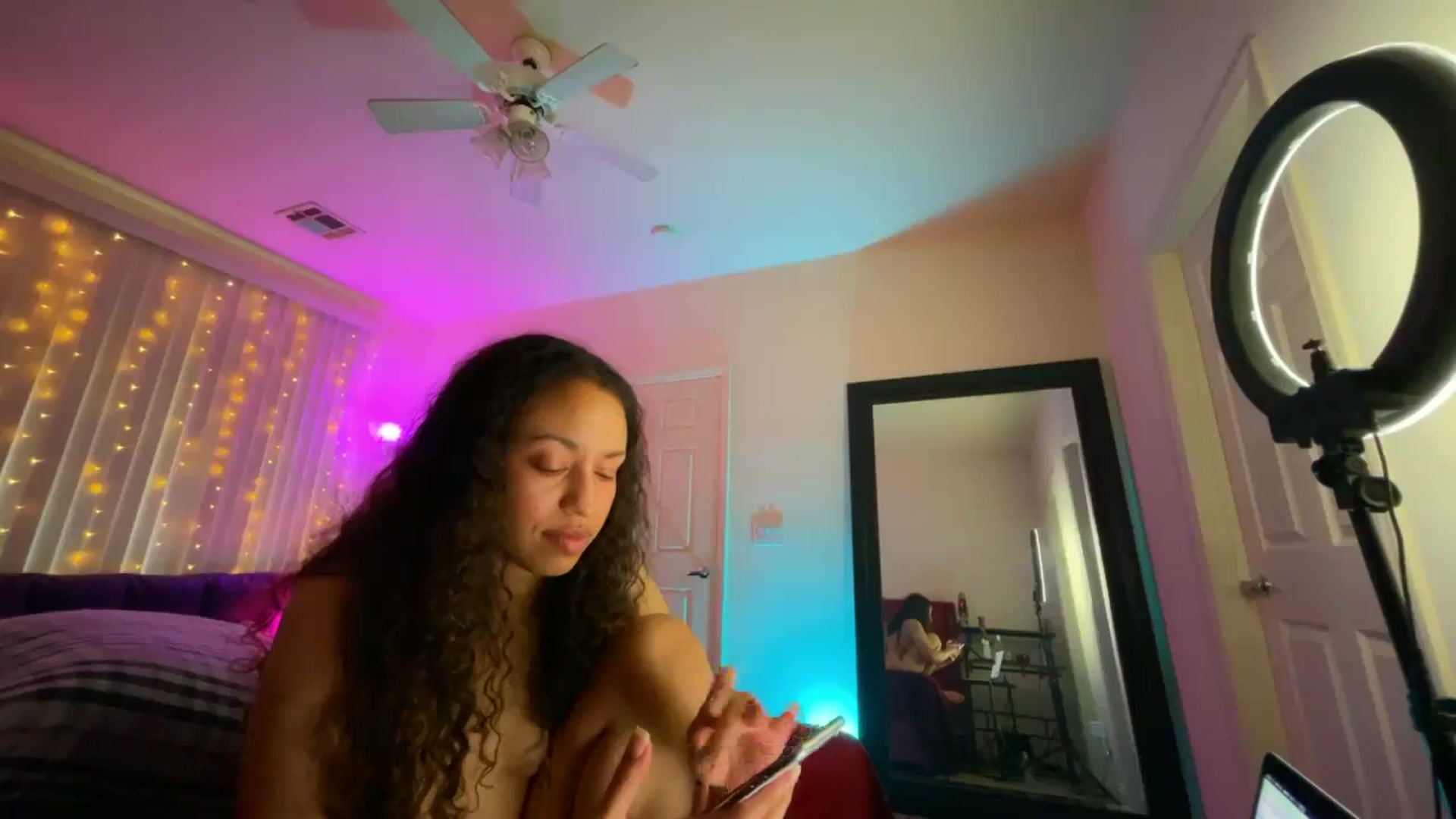 Gallery image thumbnail from GoldenKittee's myfreecams stream on, 09/15/2023, 14:20 image 18 of 20
