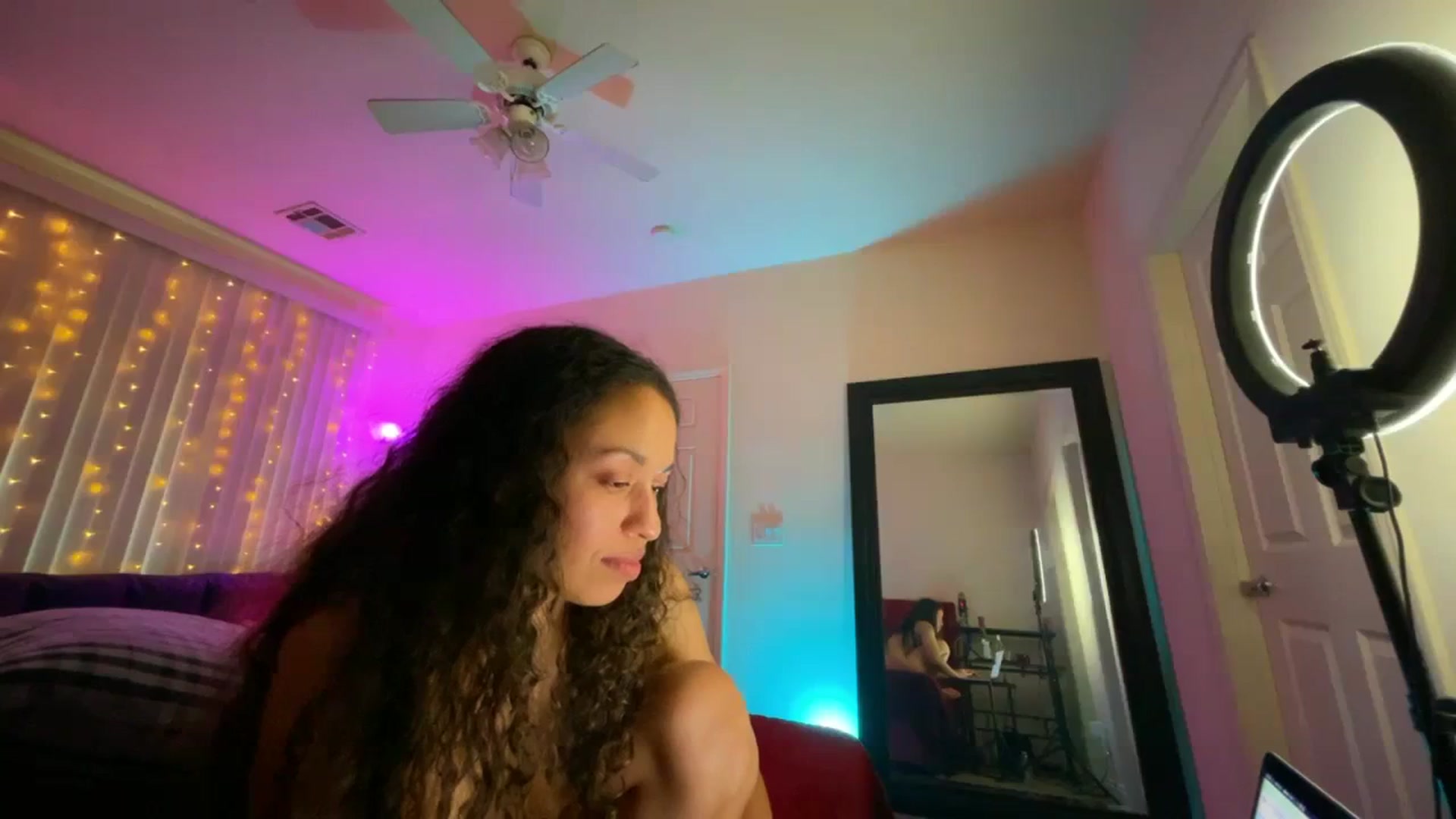 Gallery image thumbnail from GoldenKittee's myfreecams stream on, 09/15/2023, 14:20 image 17 of 20