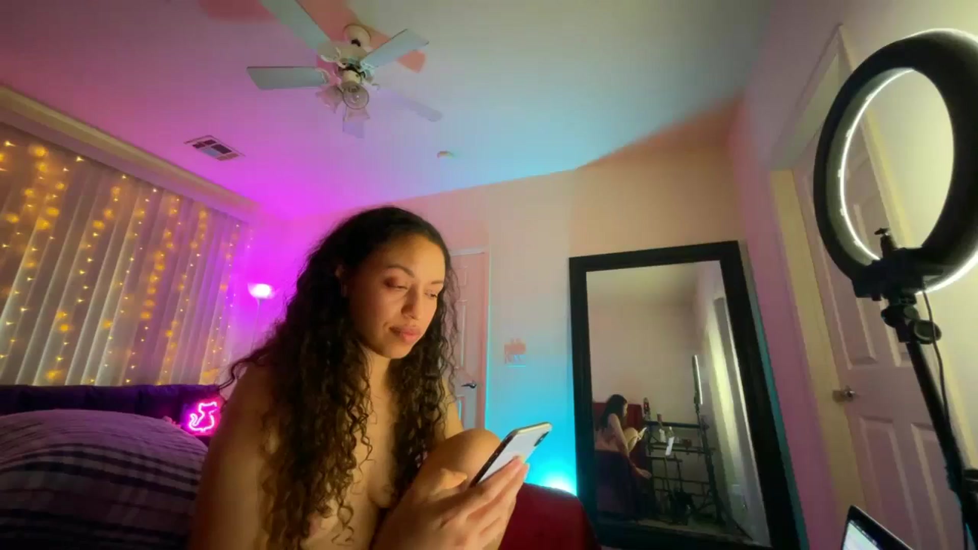 Gallery image thumbnail from GoldenKittee's myfreecams stream on, 09/15/2023, 14:20 image 19 of 20