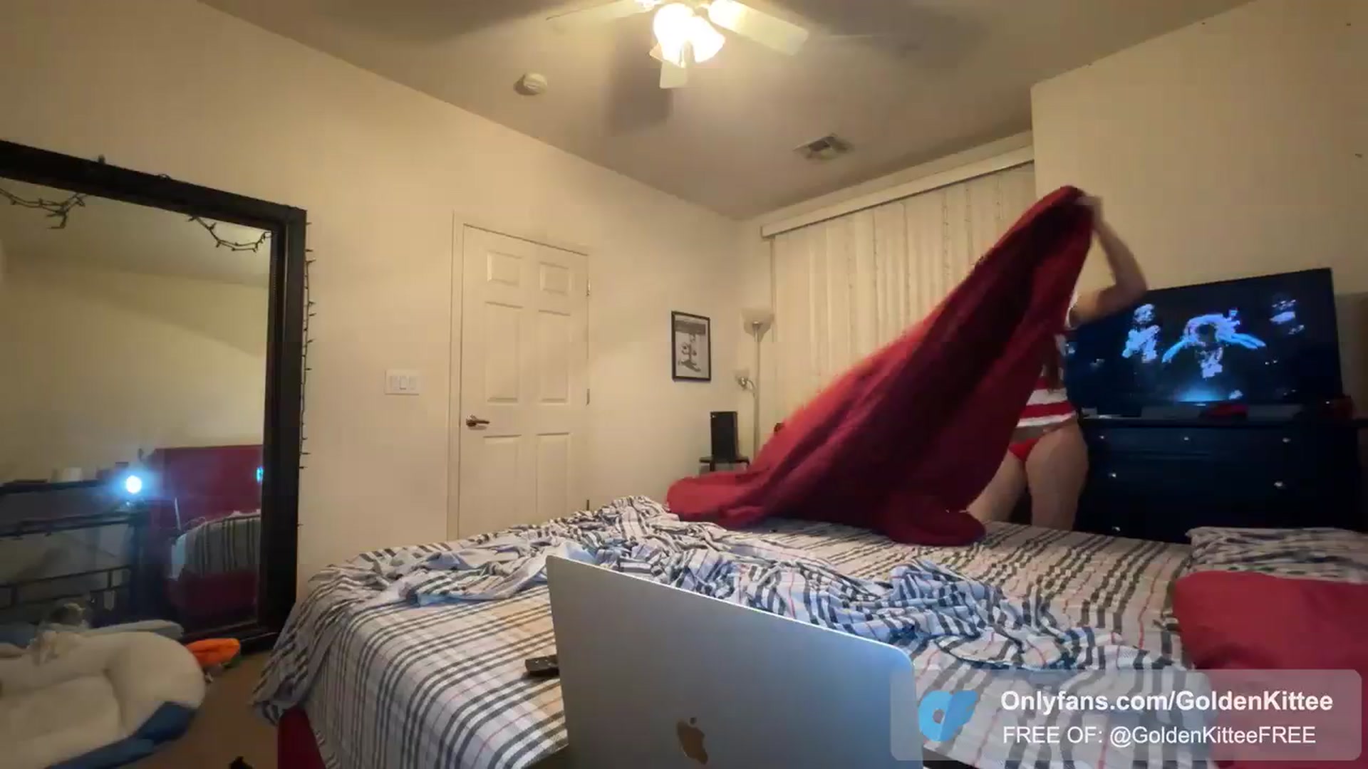 Gallery image thumbnail from GoldenKittee's myfreecams stream on, 01/17/2024, 06:44 image 2 of 20