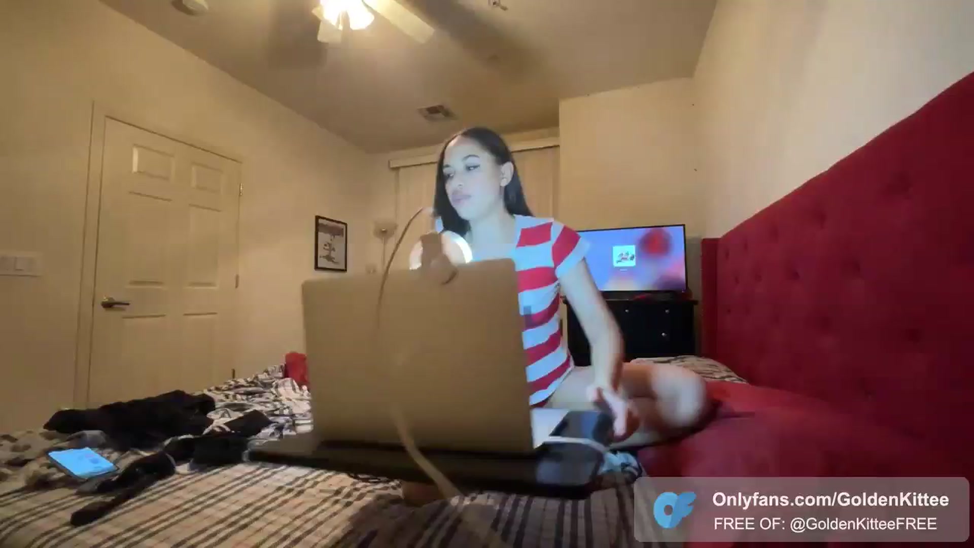 Gallery image thumbnail from GoldenKittee's myfreecams stream on, 01/17/2024, 06:44 image 1 of 20
