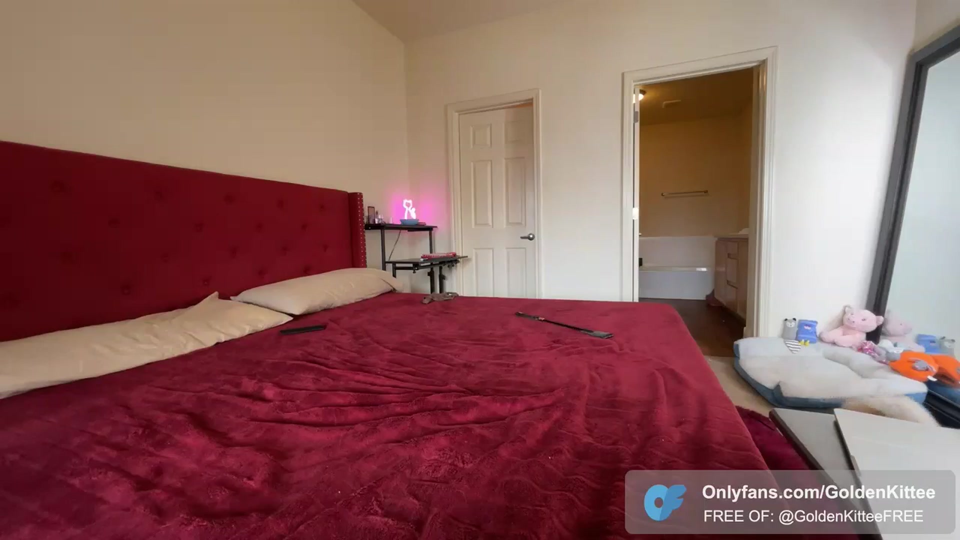 Gallery image thumbnail from GoldenKittee's myfreecams stream on, 02/04/2024, 23:10 image 14 of 20