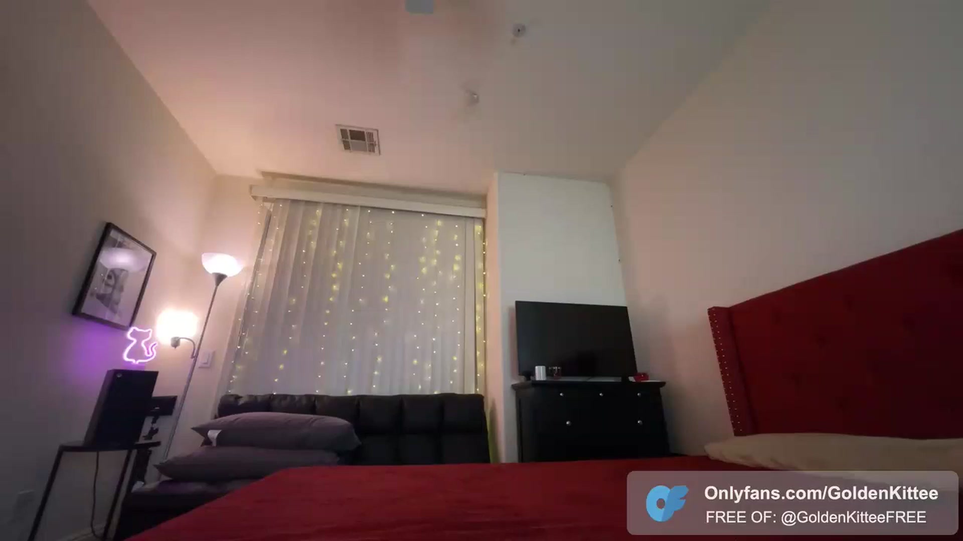 Gallery image thumbnail from GoldenKittee's myfreecams stream on, 02/05/2024, 03:19 image 9 of 20