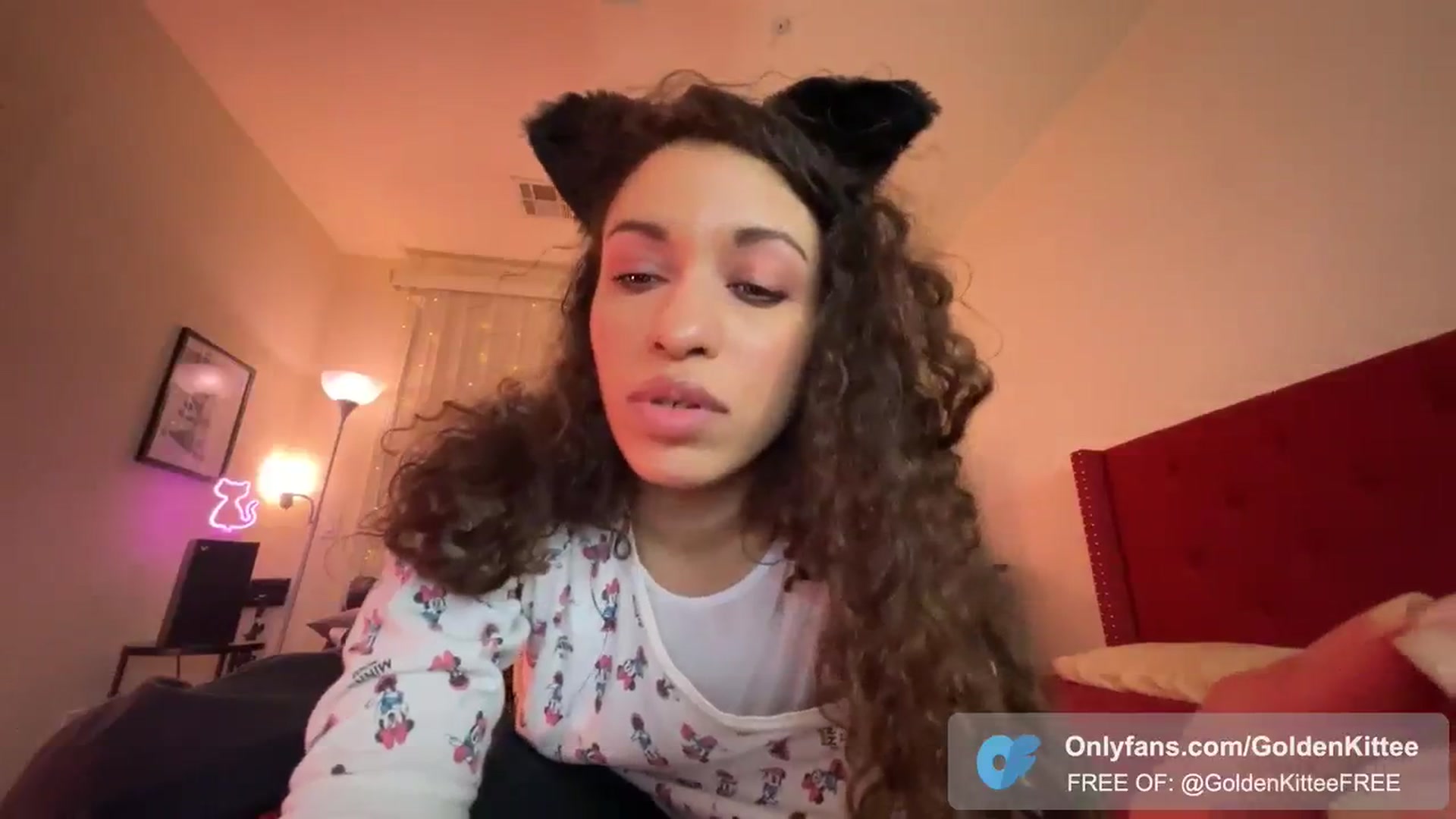 Gallery image thumbnail from GoldenKittee's myfreecams stream on, 02/05/2024, 03:19 image 4 of 20