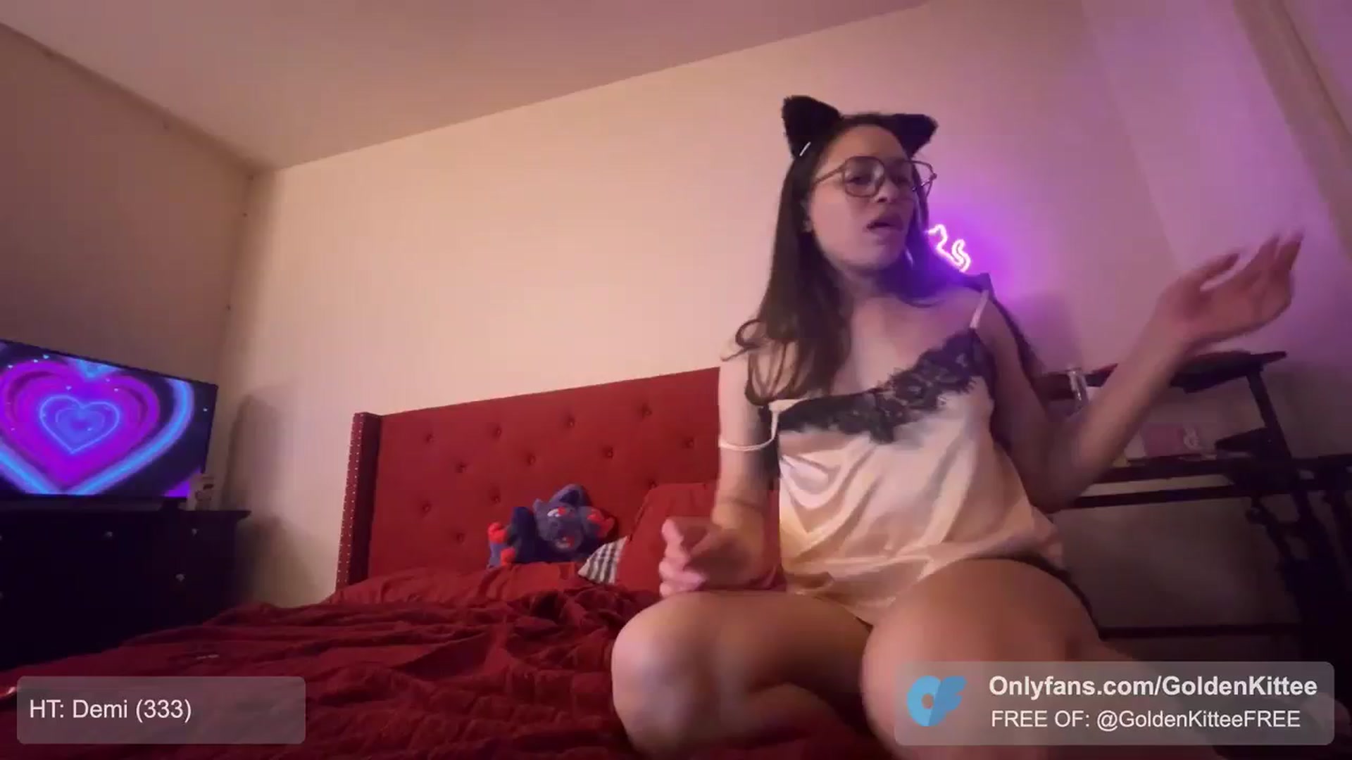 Gallery image thumbnail from GoldenKittee's myfreecams stream on, 03/11/2024, 11:48 image 16 of 20