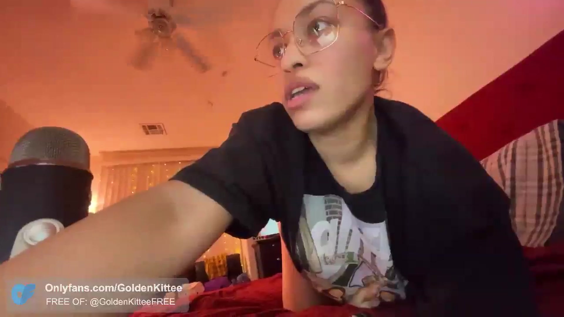 Gallery image thumbnail from GoldenKittee's myfreecams stream on, 03/15/2024, 05:20 image 13 of 20