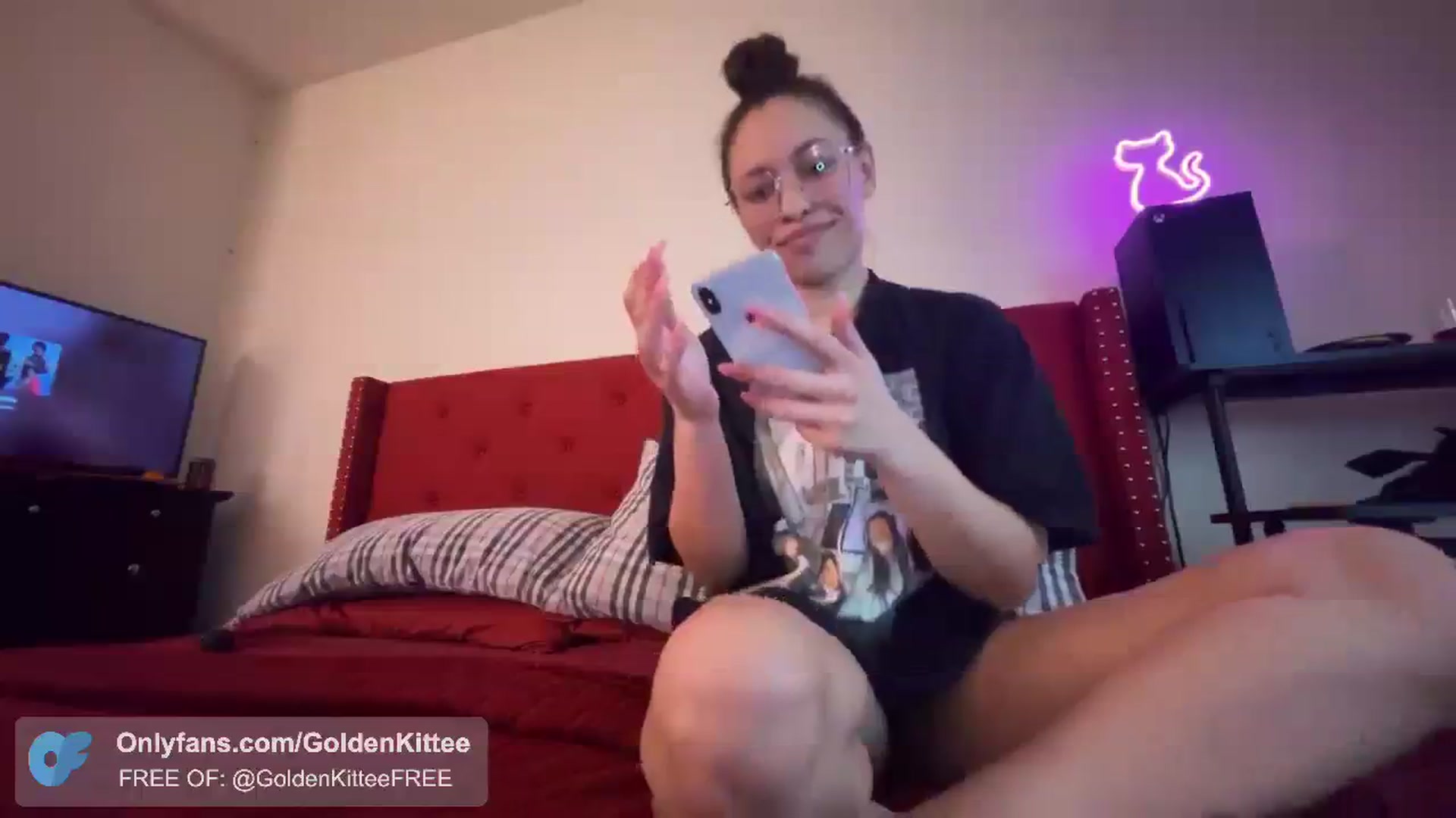 Gallery image thumbnail from GoldenKittee's myfreecams stream on, 03/15/2024, 05:20 image 15 of 20