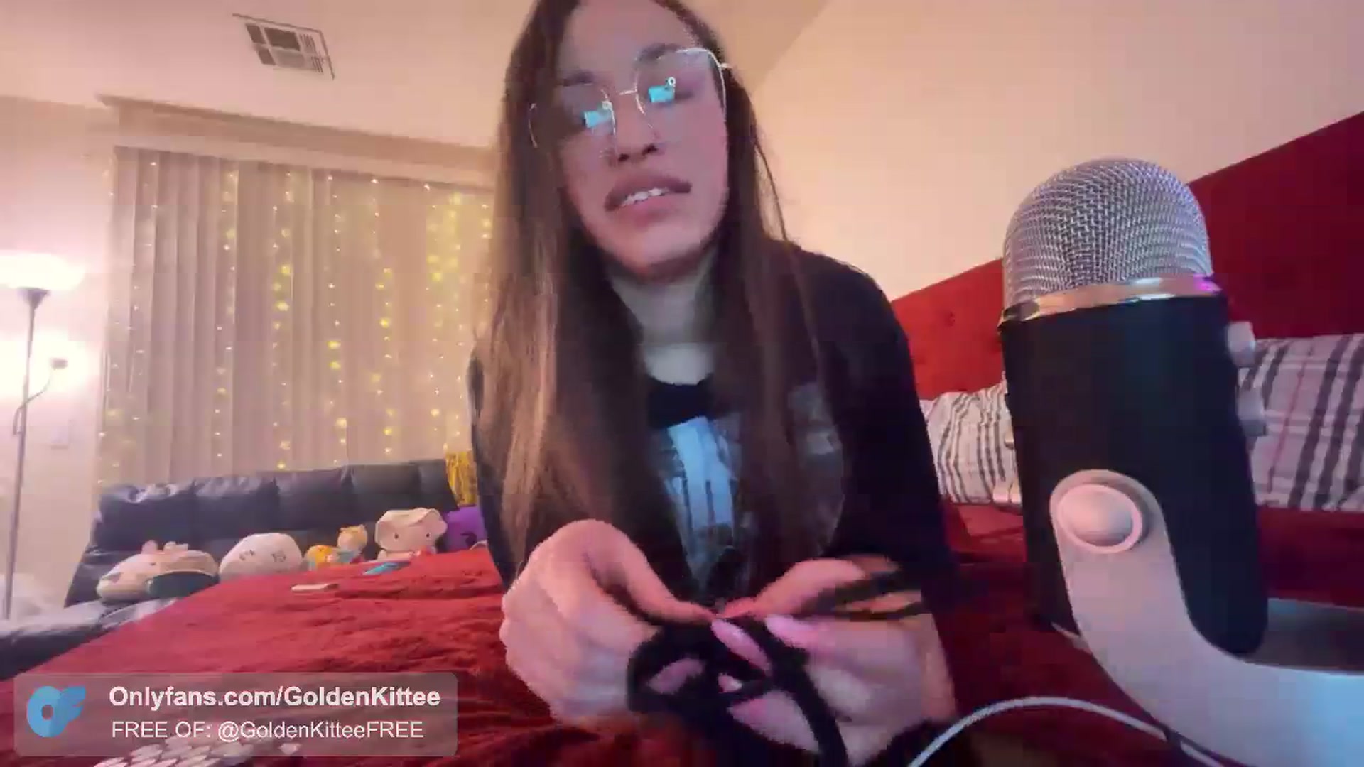 Gallery image thumbnail from GoldenKittee's myfreecams stream on, 03/15/2024, 09:33 image 5 of 20