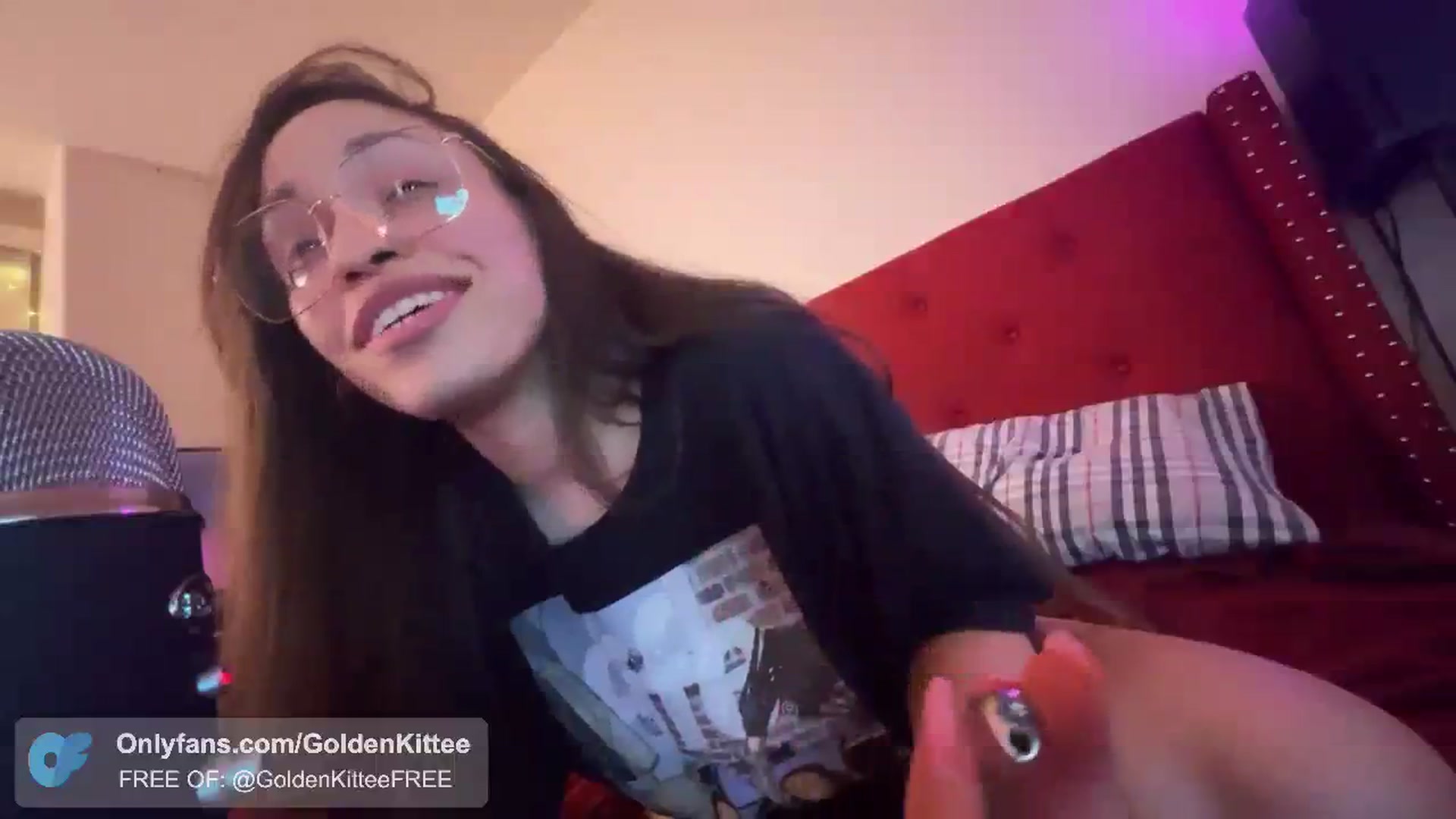 Gallery image thumbnail from GoldenKittee's myfreecams stream on, 03/15/2024, 09:33 image 4 of 20