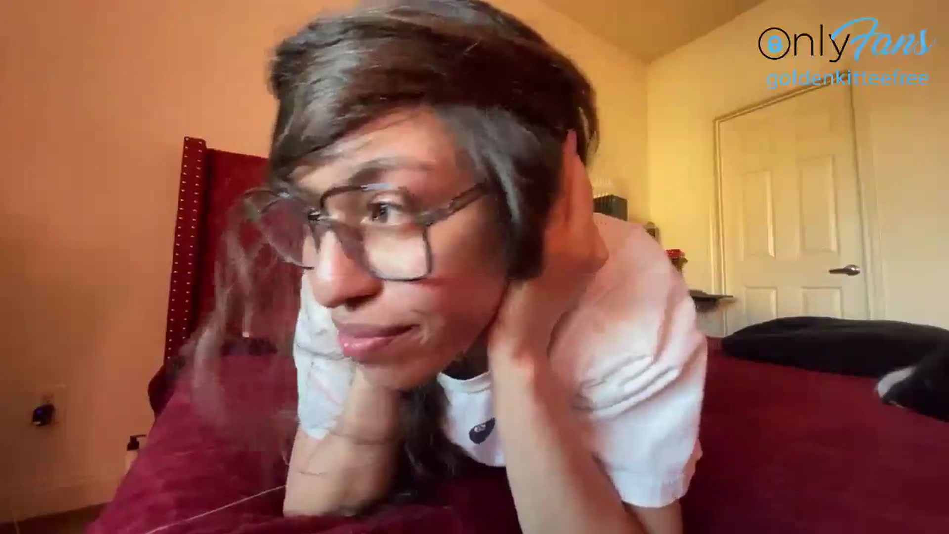 Gallery image thumbnail from GoldenKittee's myfreecams stream on, 04/29/2024, 01:44 image 15 of 20
