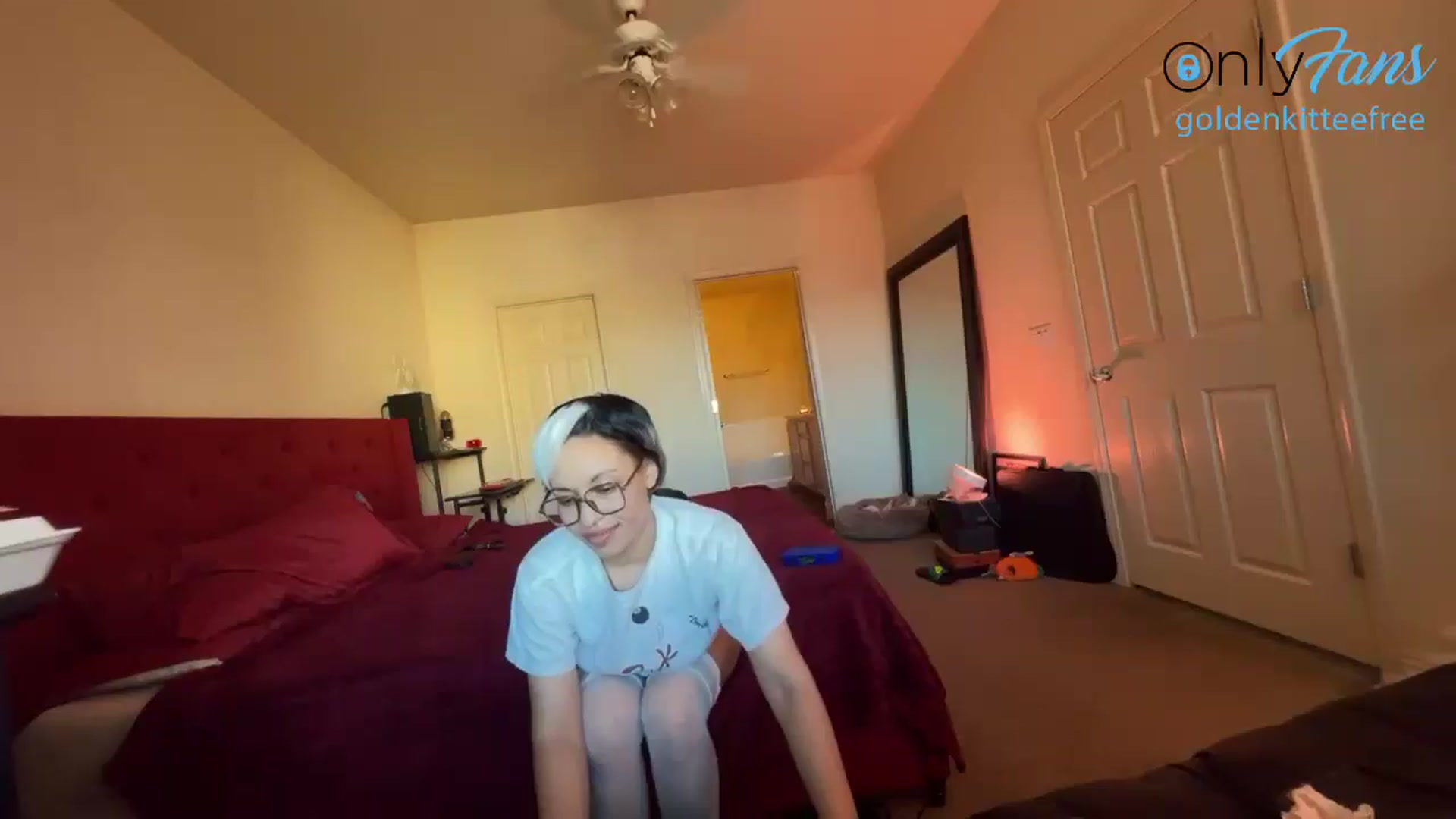 Gallery image thumbnail from GoldenKittee's myfreecams stream on, 04/29/2024, 01:44 image 5 of 20