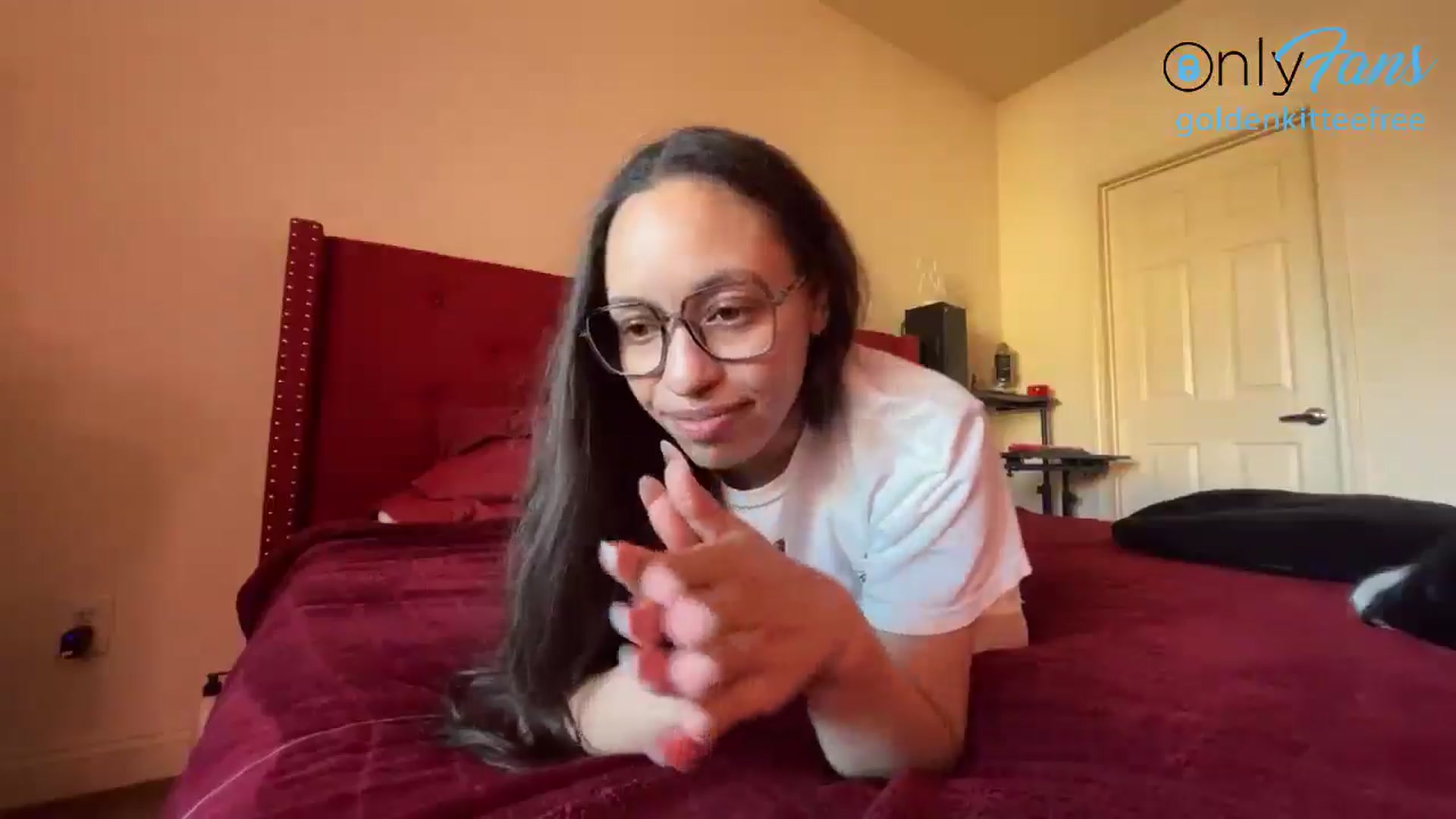 Gallery image thumbnail from GoldenKittee's myfreecams stream on, 04/29/2024, 01:44 image 17 of 20
