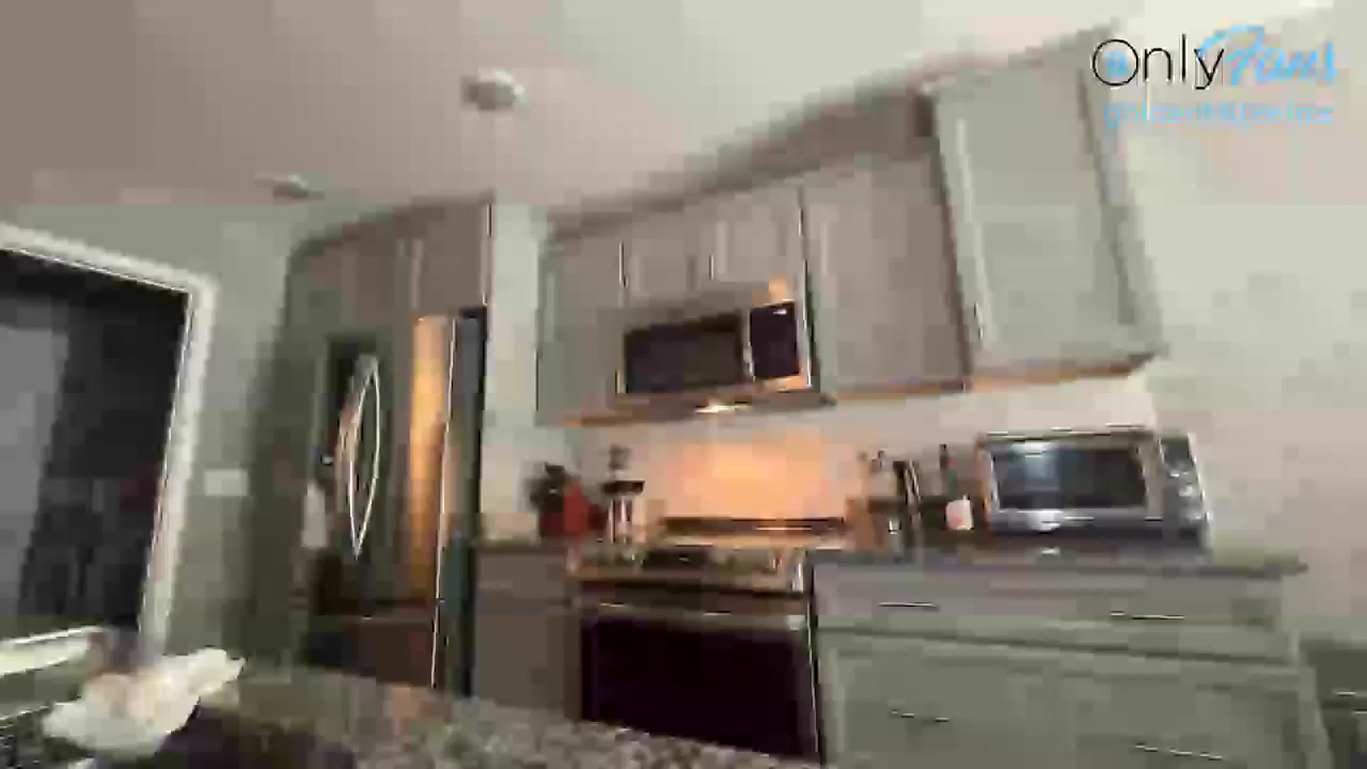 Gallery image thumbnail from GoldenKittee's myfreecams stream on, 06/17/2024, 20:25 image 10 of 20