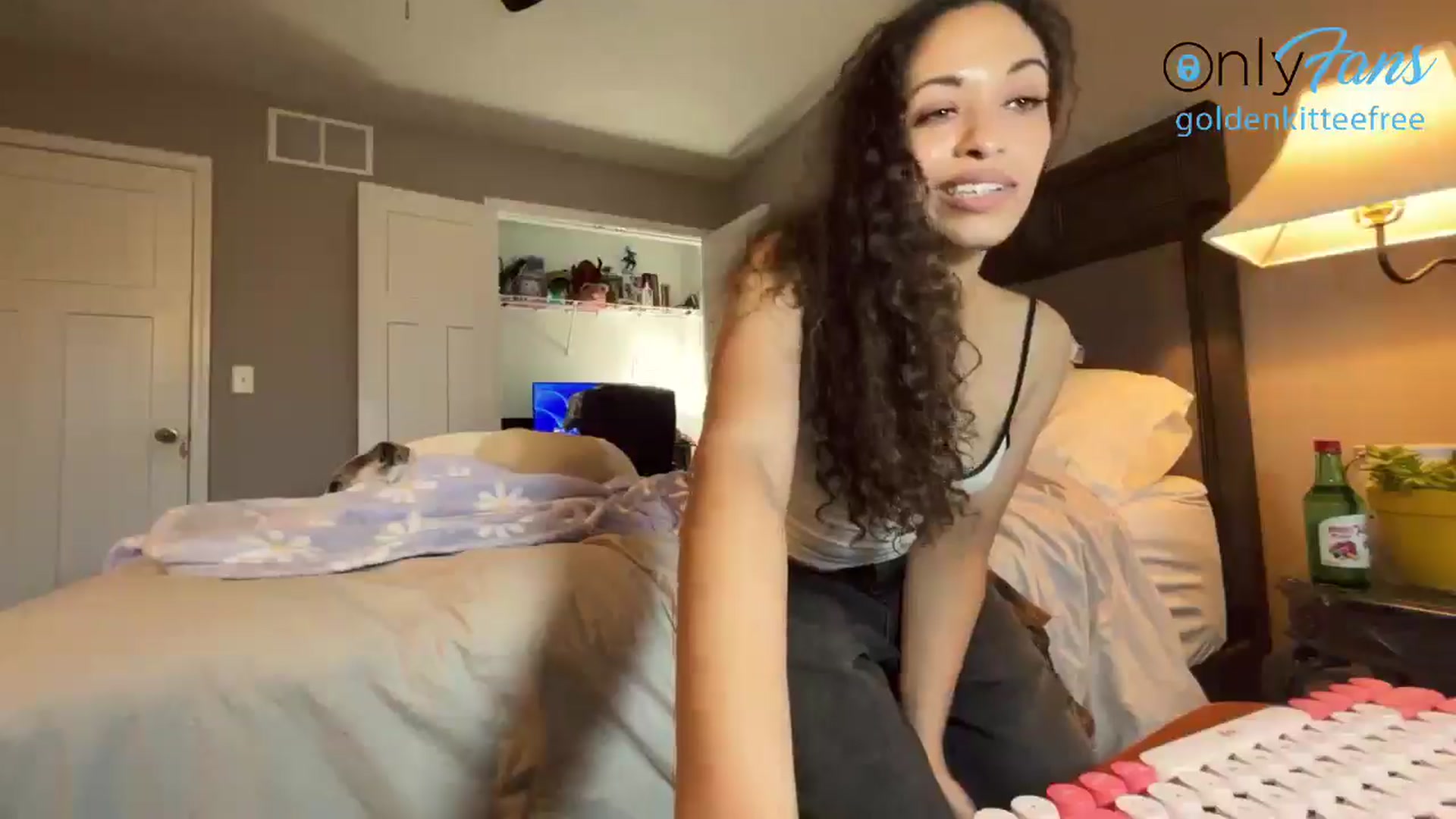 Gallery image thumbnail from GoldenKittee's myfreecams stream on, 06/18/2024, 24:15 image 14 of 20