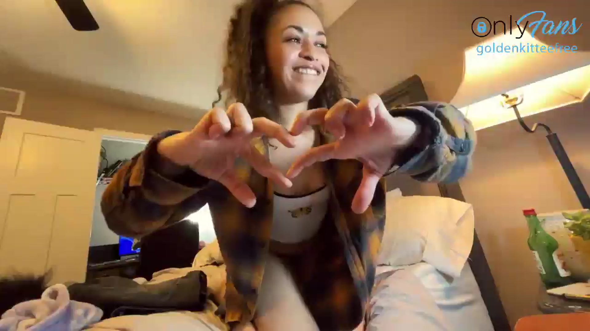 Gallery image thumbnail from GoldenKittee's myfreecams stream on, 06/18/2024, 02:54 image 19 of 20
