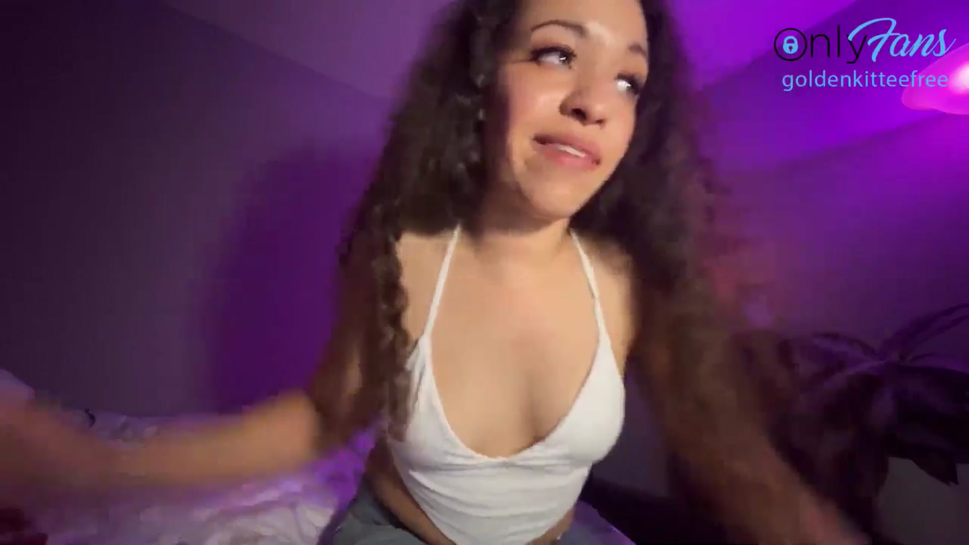 Gallery image thumbnail from GoldenKittee's myfreecams stream on, 06/29/2024, 07:15 image 20 of 20