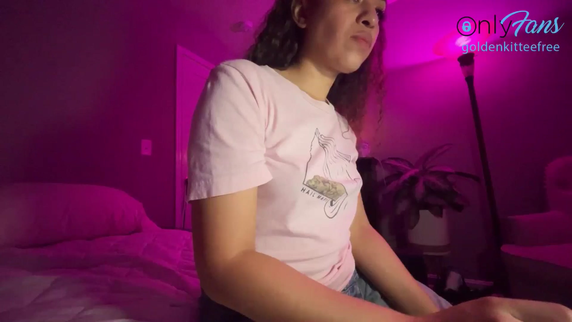 Gallery image thumbnail from GoldenKittee's myfreecams stream on, 06/29/2024, 09:48 image 7 of 20