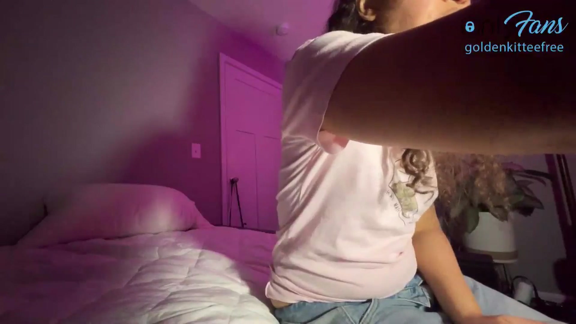 Gallery image thumbnail from GoldenKittee's myfreecams stream on, 06/29/2024, 09:48 image 4 of 20