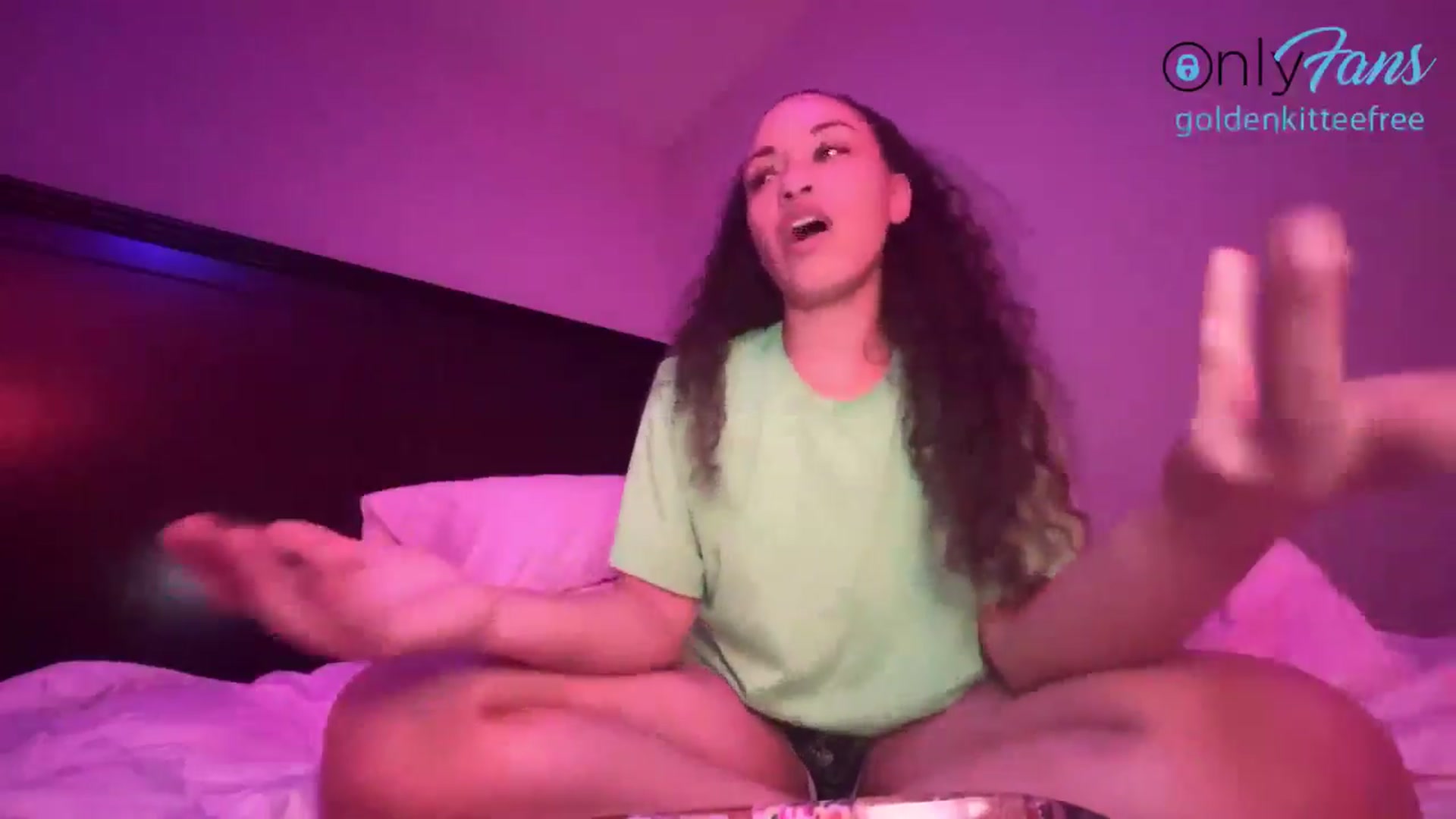 Gallery image thumbnail from GoldenKittee's myfreecams stream on, 06/30/2024, 07:09 image 17 of 20