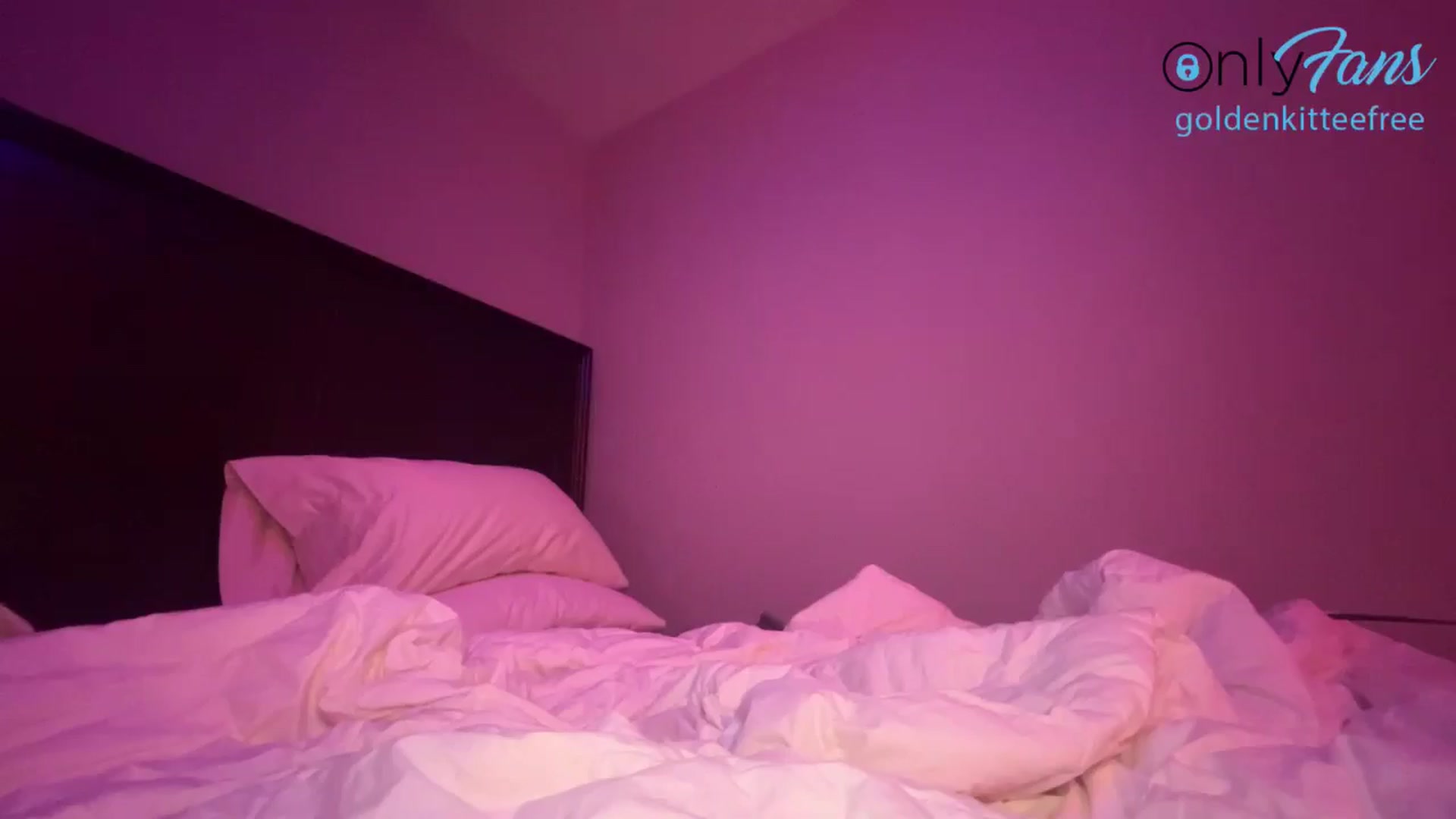 Gallery image thumbnail from GoldenKittee's myfreecams stream on, 06/30/2024, 07:09 image 11 of 20