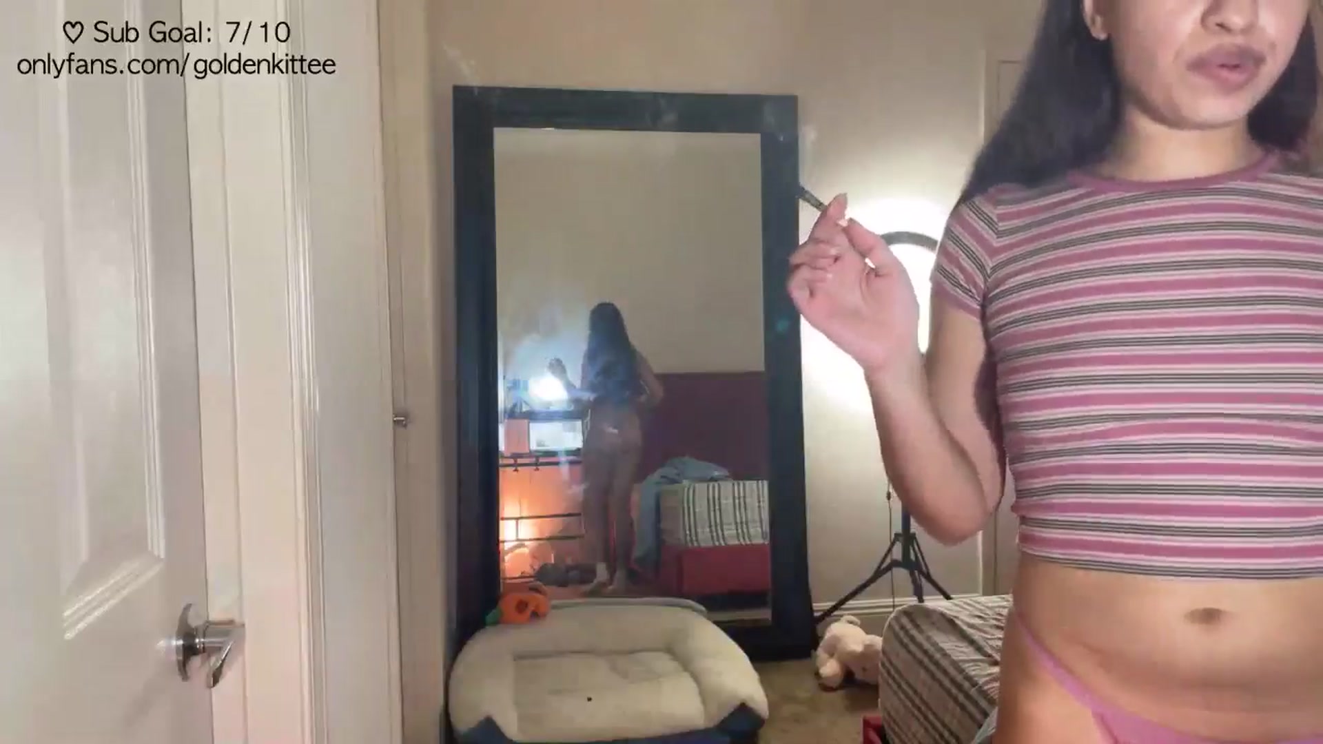 Gallery image thumbnail from GoldenKittee's myfreecams stream on, 09/18/2024, 07:09 image 6 of 20