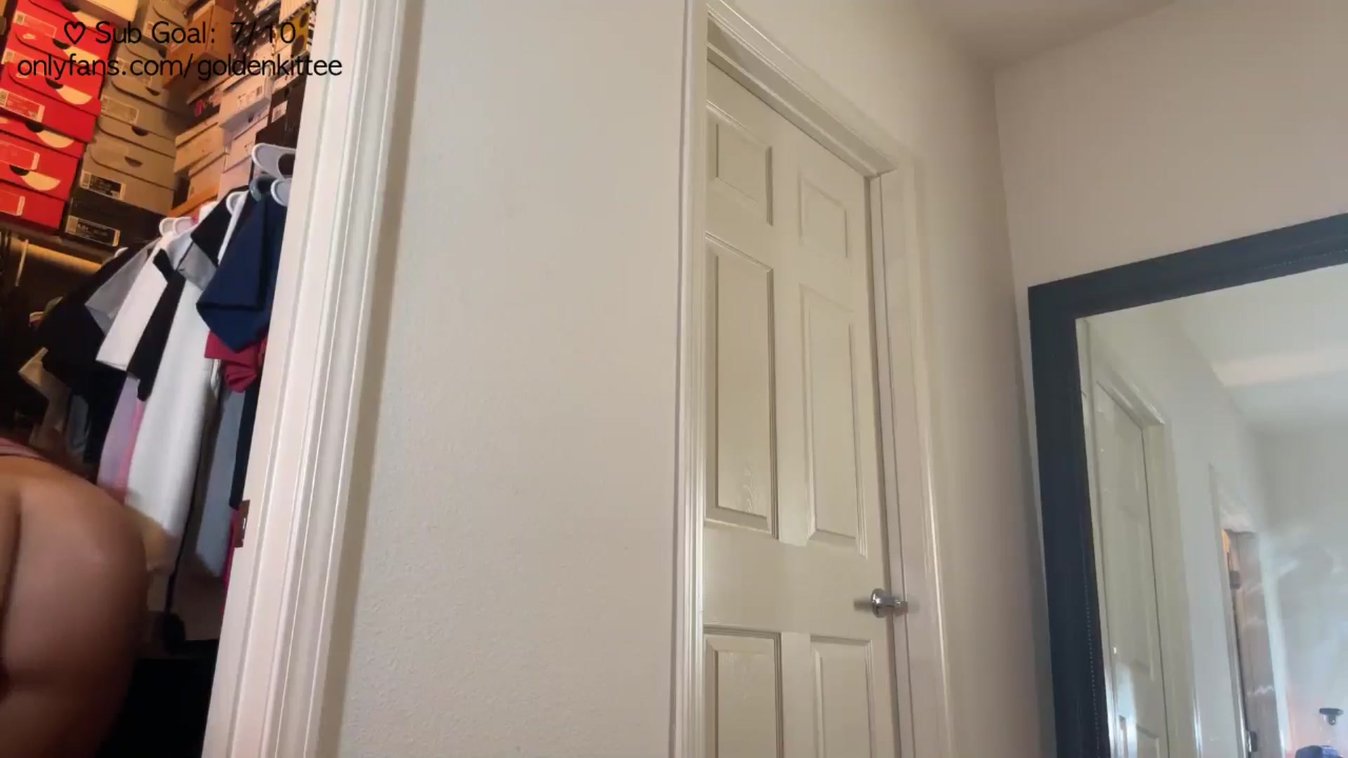 Gallery image thumbnail from GoldenKittee's myfreecams stream on, 09/18/2024, 07:09 image 4 of 20
