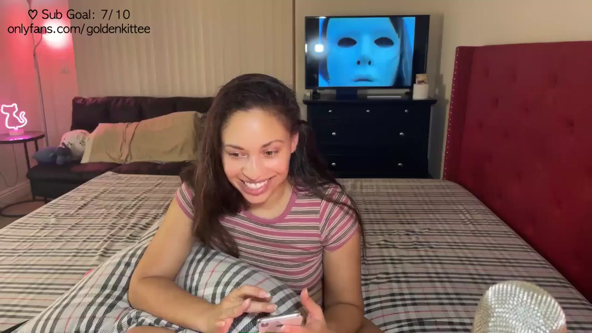 Gallery image thumbnail from GoldenKittee's myfreecams stream on, 09/18/2024, 07:09 image 14 of 20