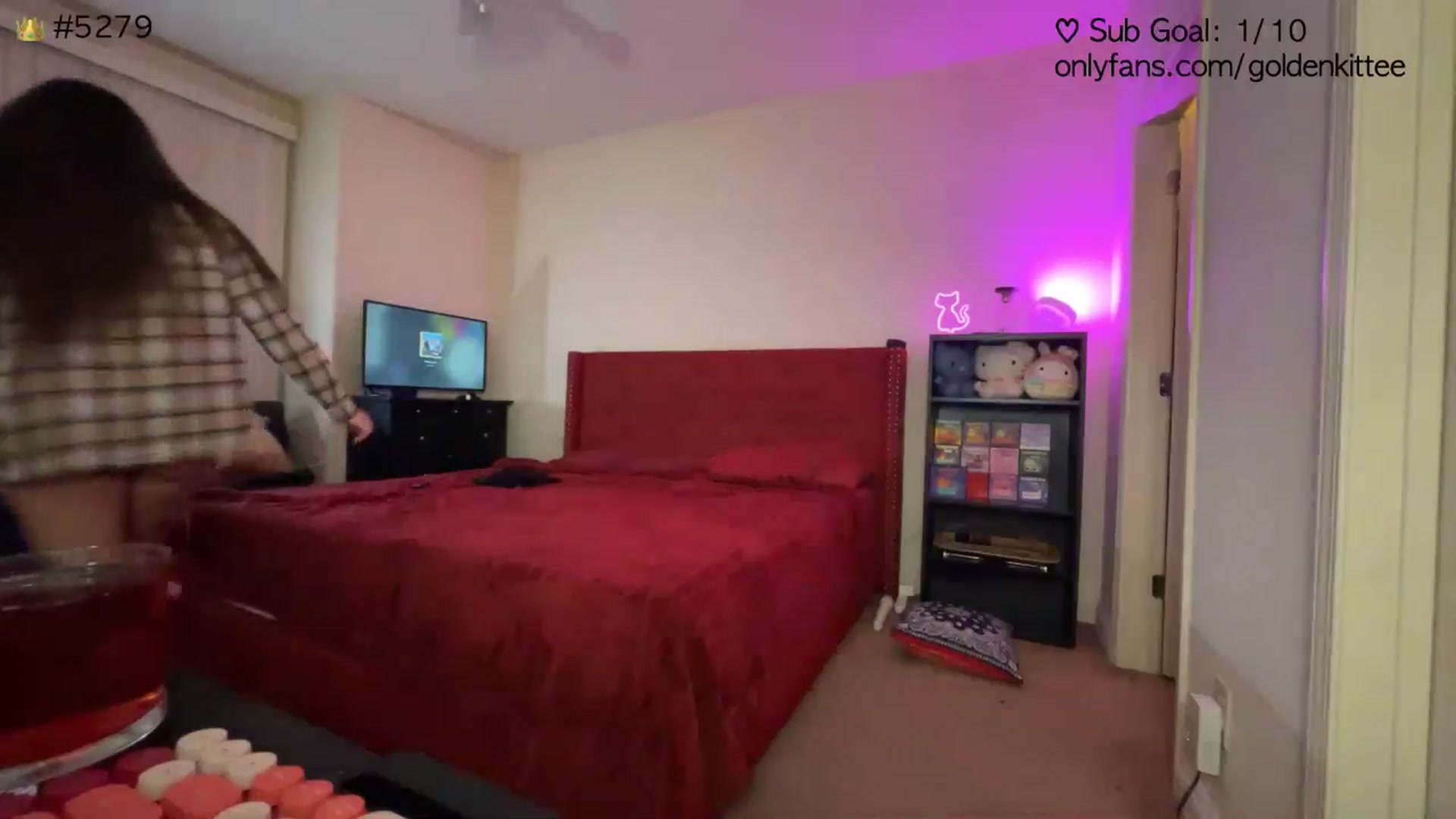Gallery image thumbnail from GoldenKittee's myfreecams stream on, 09/25/2024, 10:18 image 12 of 20
