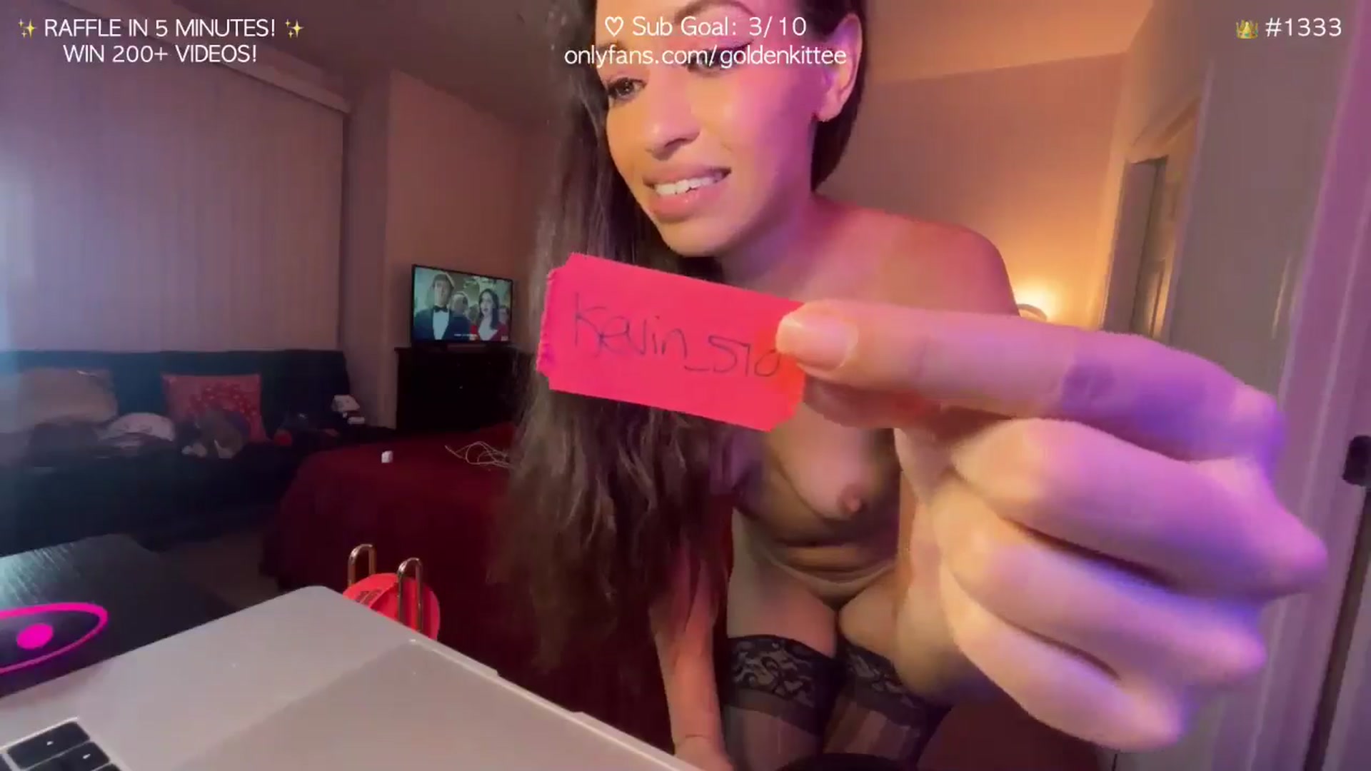 Gallery image thumbnail from GoldenKittee's myfreecams stream on, 10/13/2024, 07:43 image 16 of 20