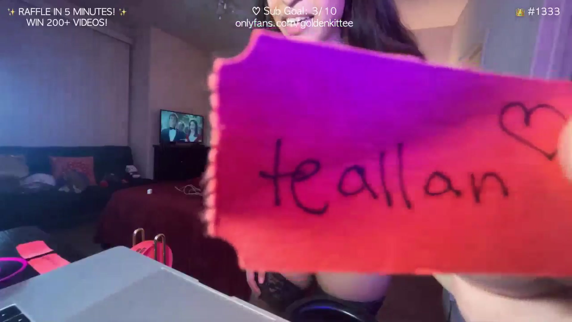 Gallery image thumbnail from GoldenKittee's myfreecams stream on, 10/13/2024, 08:00 image 8 of 20