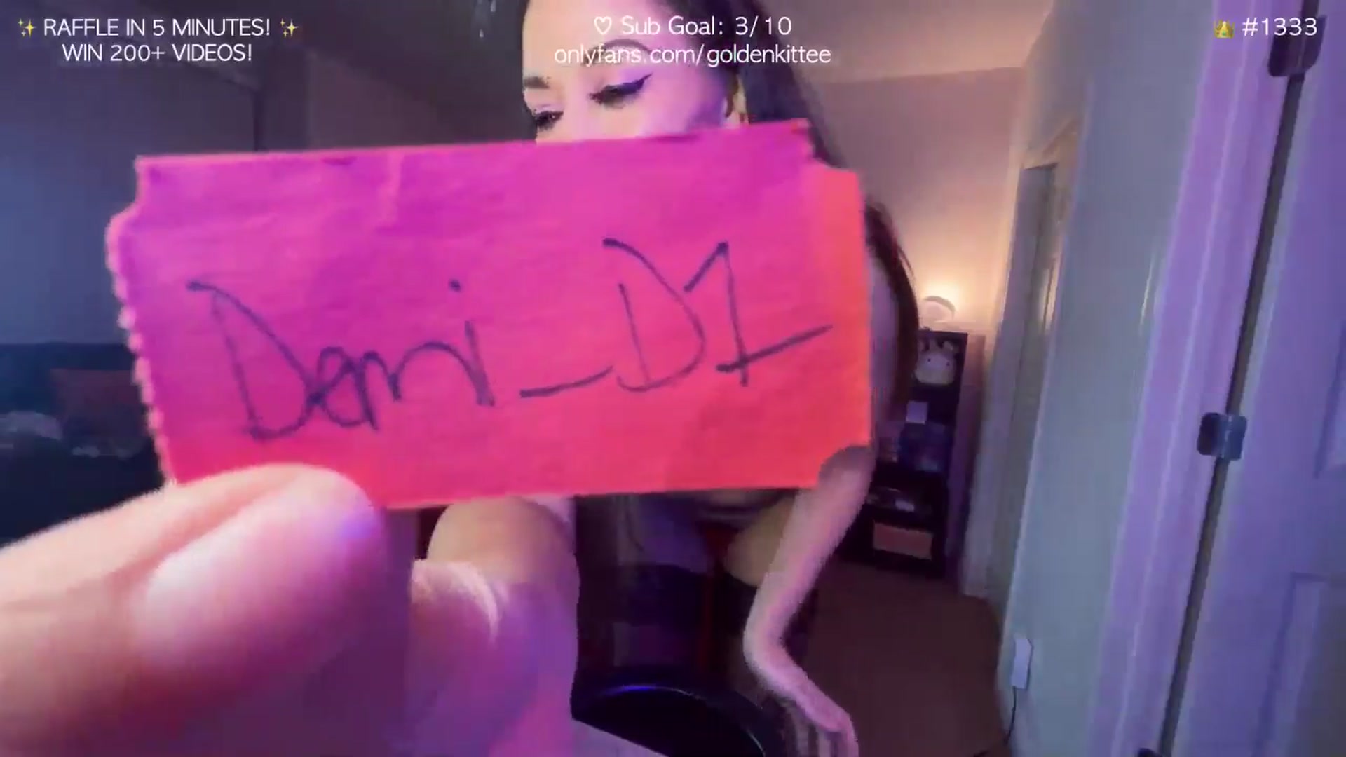 Gallery image thumbnail from GoldenKittee's myfreecams stream on, 10/13/2024, 08:00 image 16 of 20