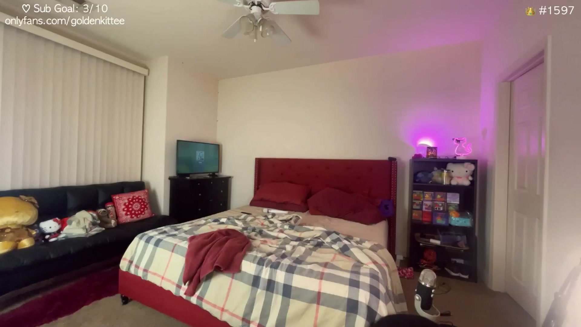 Gallery image thumbnail from GoldenKittee's myfreecams stream on, 10/26/2024, 10:01 image 6 of 20