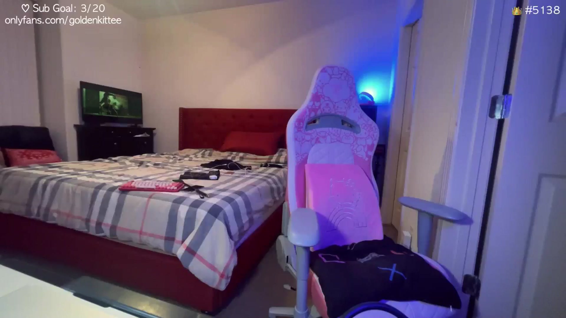 Gallery image thumbnail from GoldenKittee's myfreecams stream on, 11/08/2024, 10:30 image 4 of 20