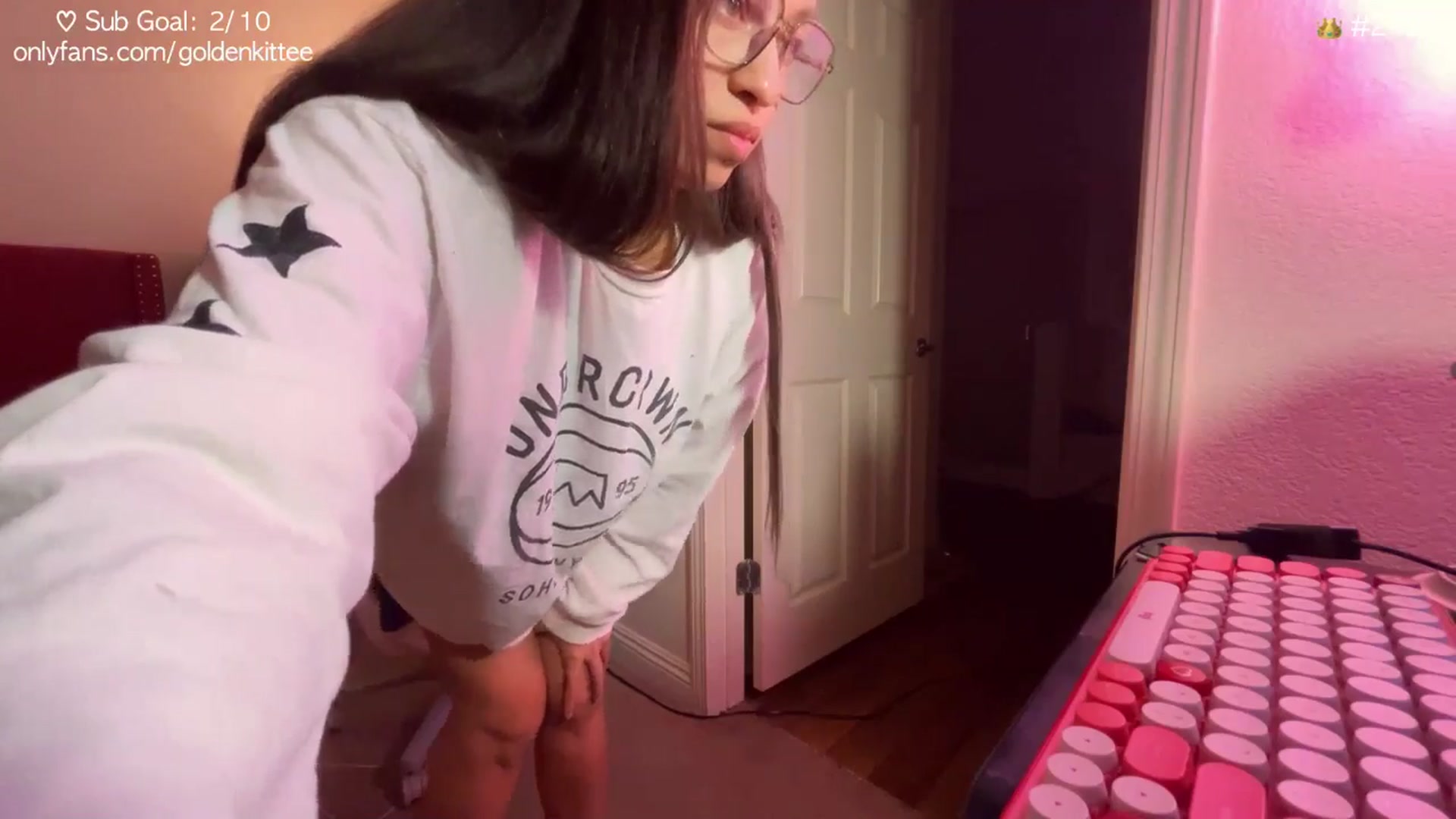 Gallery image thumbnail from GoldenKittee's myfreecams stream on, 11/14/2024, 09:53 image 10 of 20